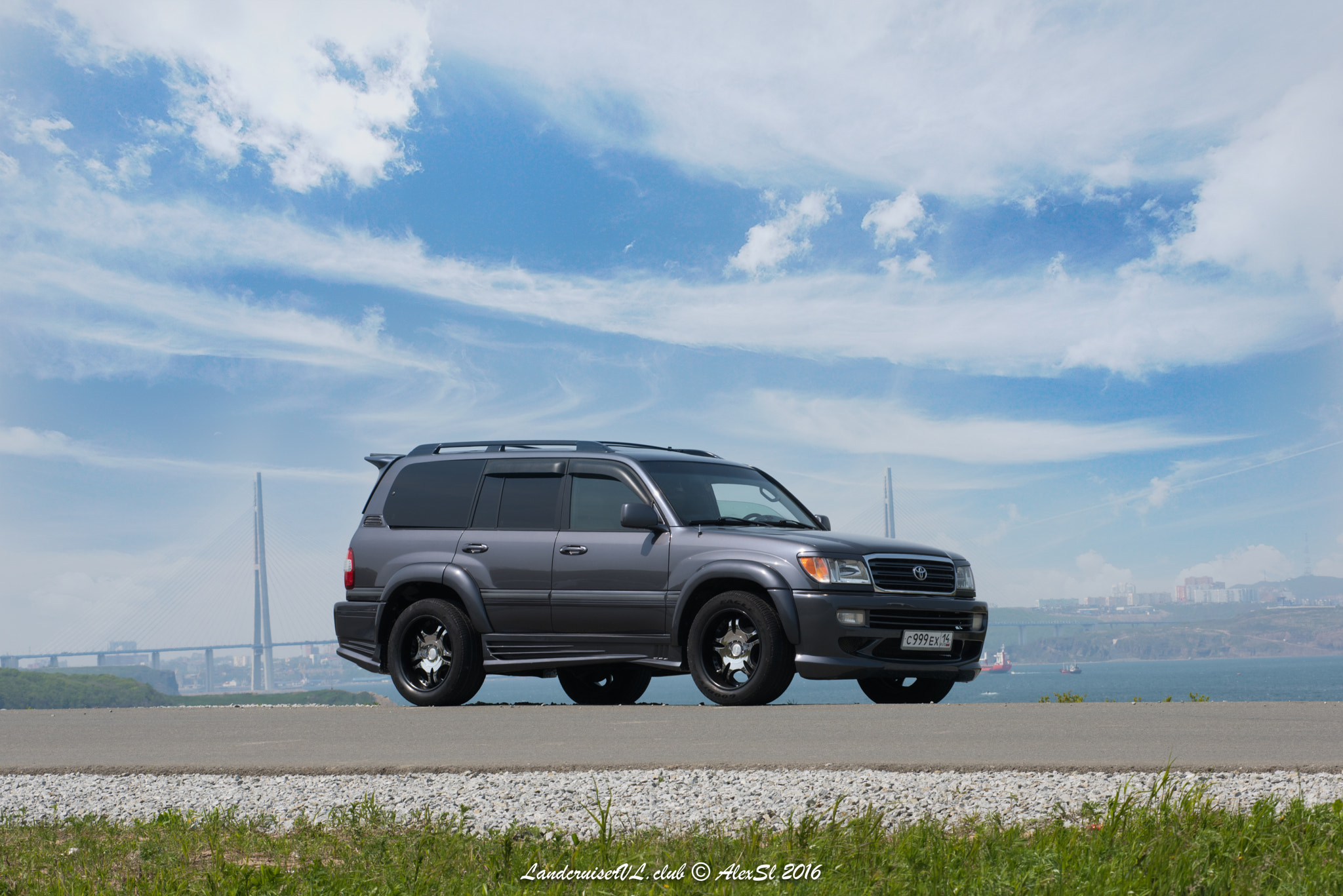 AF Zoom-Nikkor 80-200mm f/2.8 ED sample photo. Land cruiser photography