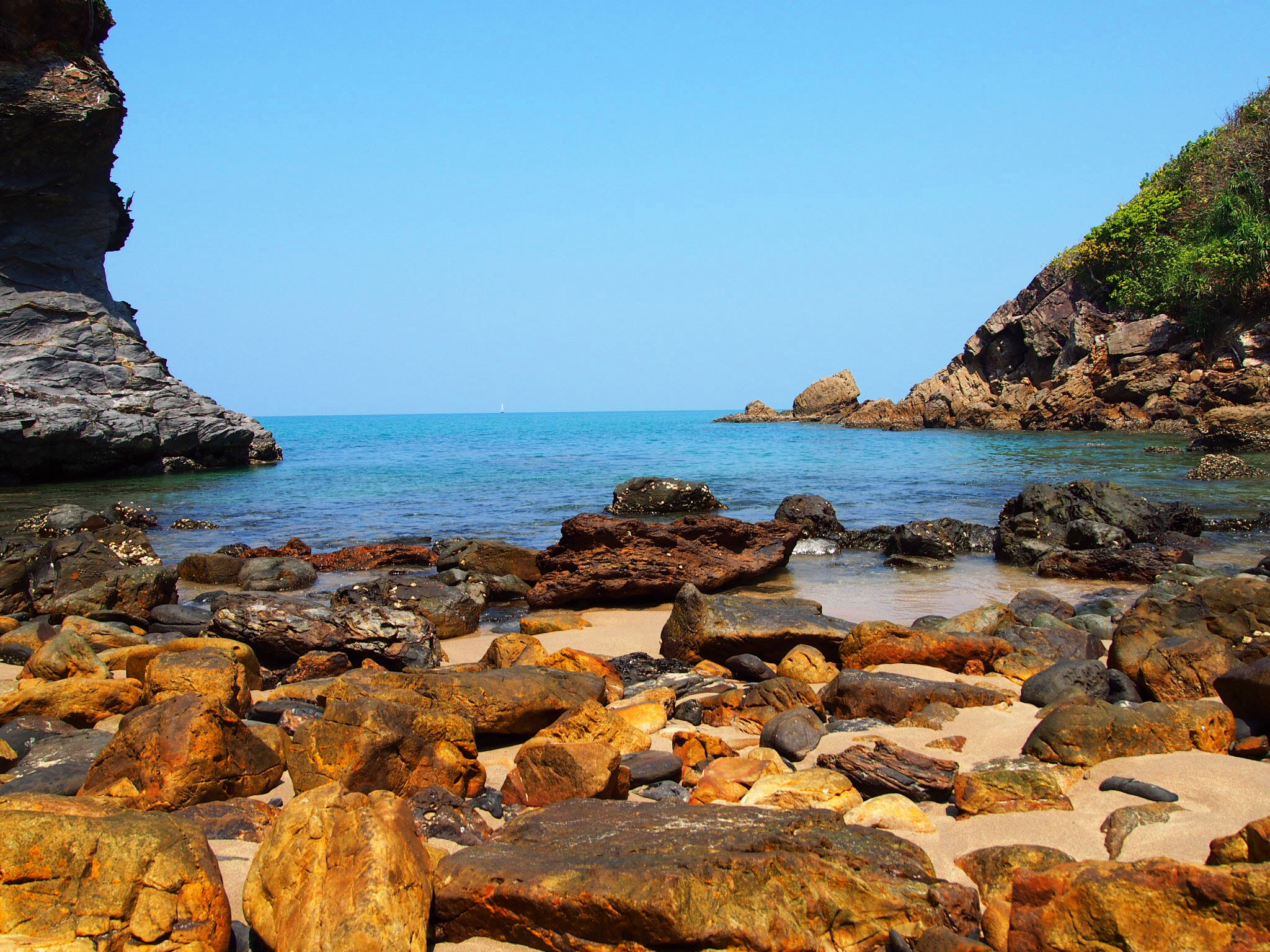 Olympus PEN E-P5 sample photo. Secret beach photography
