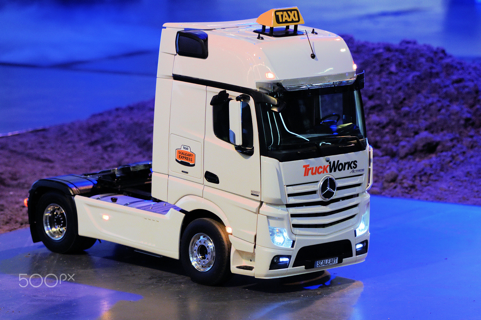 Canon XC10 sample photo. Rc truck taxi photography