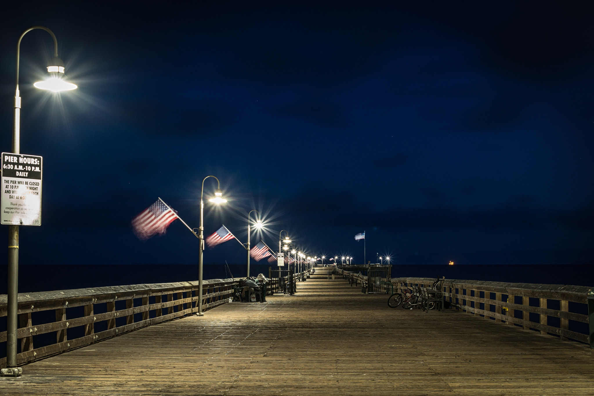 Samsung NX300 + Samsung NX 30mm F2 Pancake sample photo. Ventura pier photography