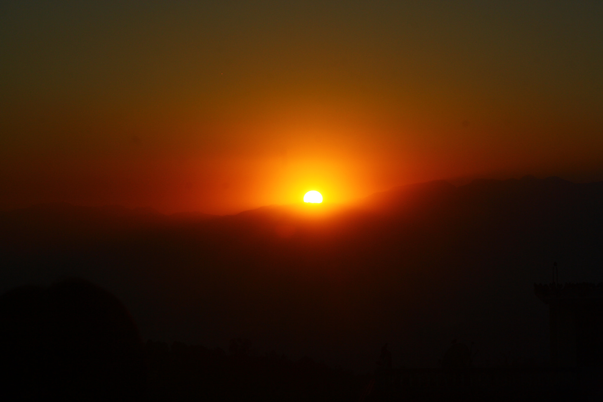 Canon EOS 1000D (EOS Digital Rebel XS / EOS Kiss F) + Canon EF-S 15-85mm F3.5-5.6 IS USM sample photo. Sunrise in nepal photography