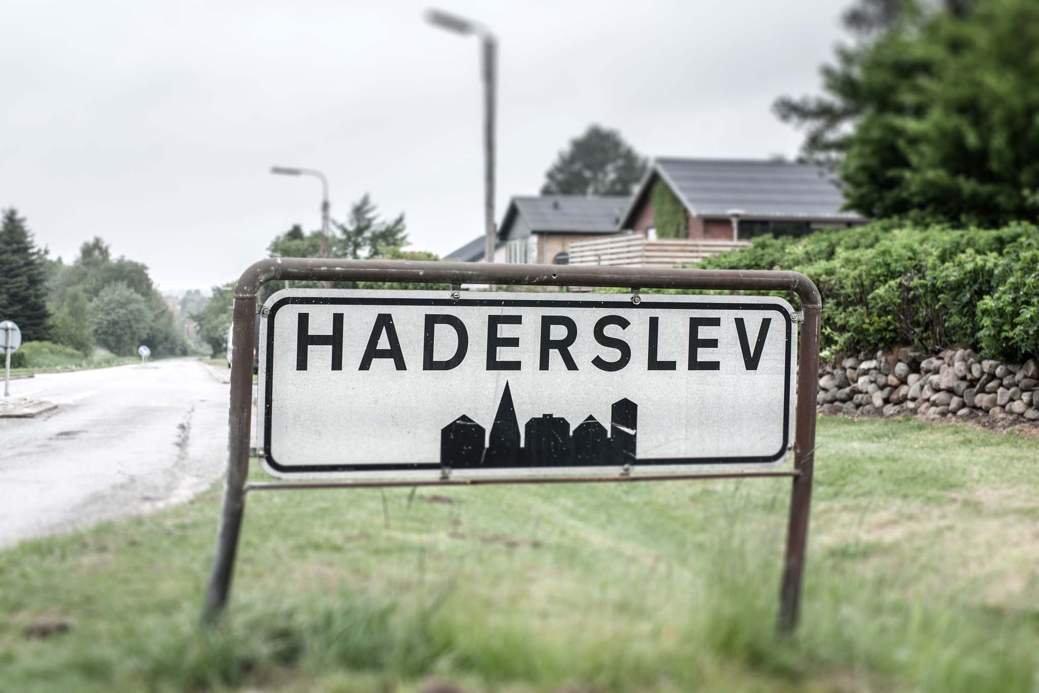 Sony Alpha DSLR-A900 + Sony 50mm F1.4 sample photo. City sign of haderslev photography