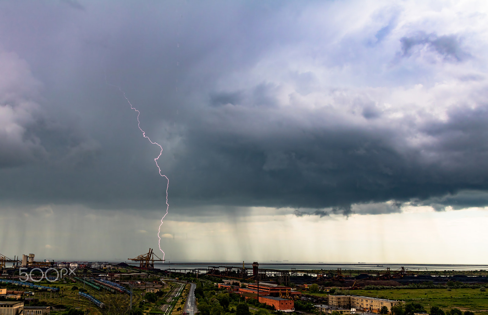 Tamron SP AF 17-50mm F2.8 XR Di II LD Aspherical (IF) sample photo. Behind the storm photography