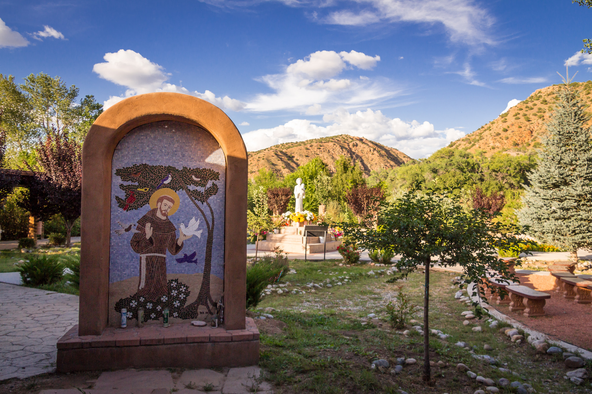 Canon EOS 650D (EOS Rebel T4i / EOS Kiss X6i) + Tamron 18-270mm F3.5-6.3 Di II VC PZD sample photo. St. francis at chimayo photography