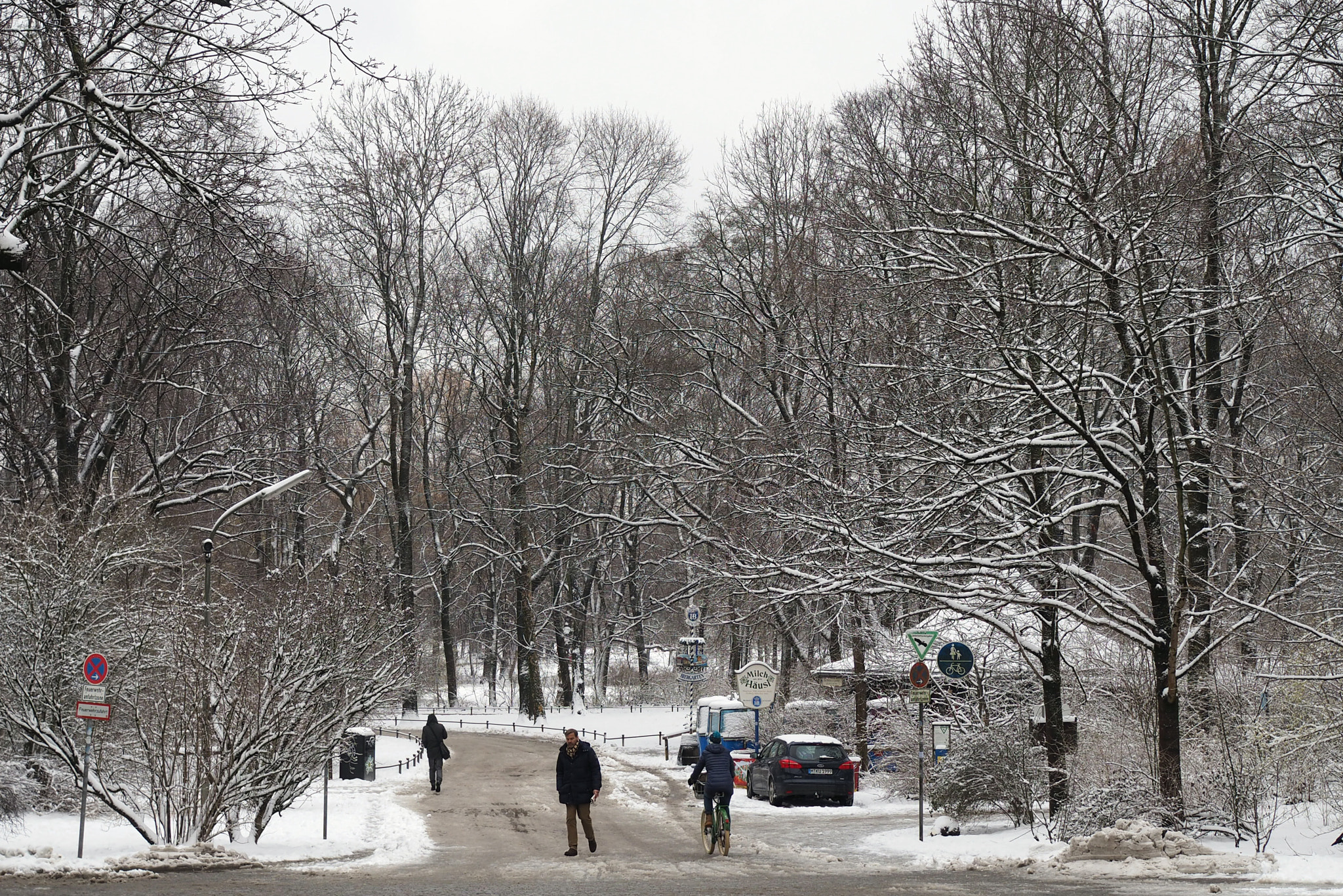 Olympus OM-D E-M5 II + Olympus M.Zuiko Digital 25mm F1.8 sample photo. Englischer garten in winter photography
