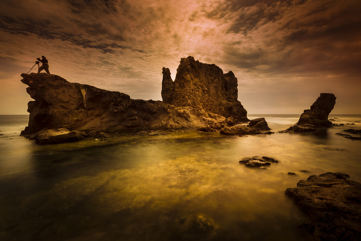 Sigma AF 10-20mm F4-5.6 EX DC sample photo. Surfing with the red october photography