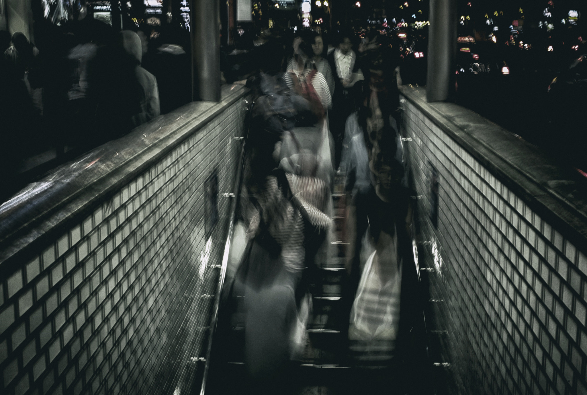 Leica Summarit-M 35mm F2.4 ASPH sample photo. Osaka street photography