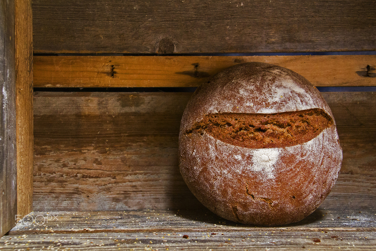 Canon EOS 550D (EOS Rebel T2i / EOS Kiss X4) sample photo. Fresh baked bread at wooden shelf photography