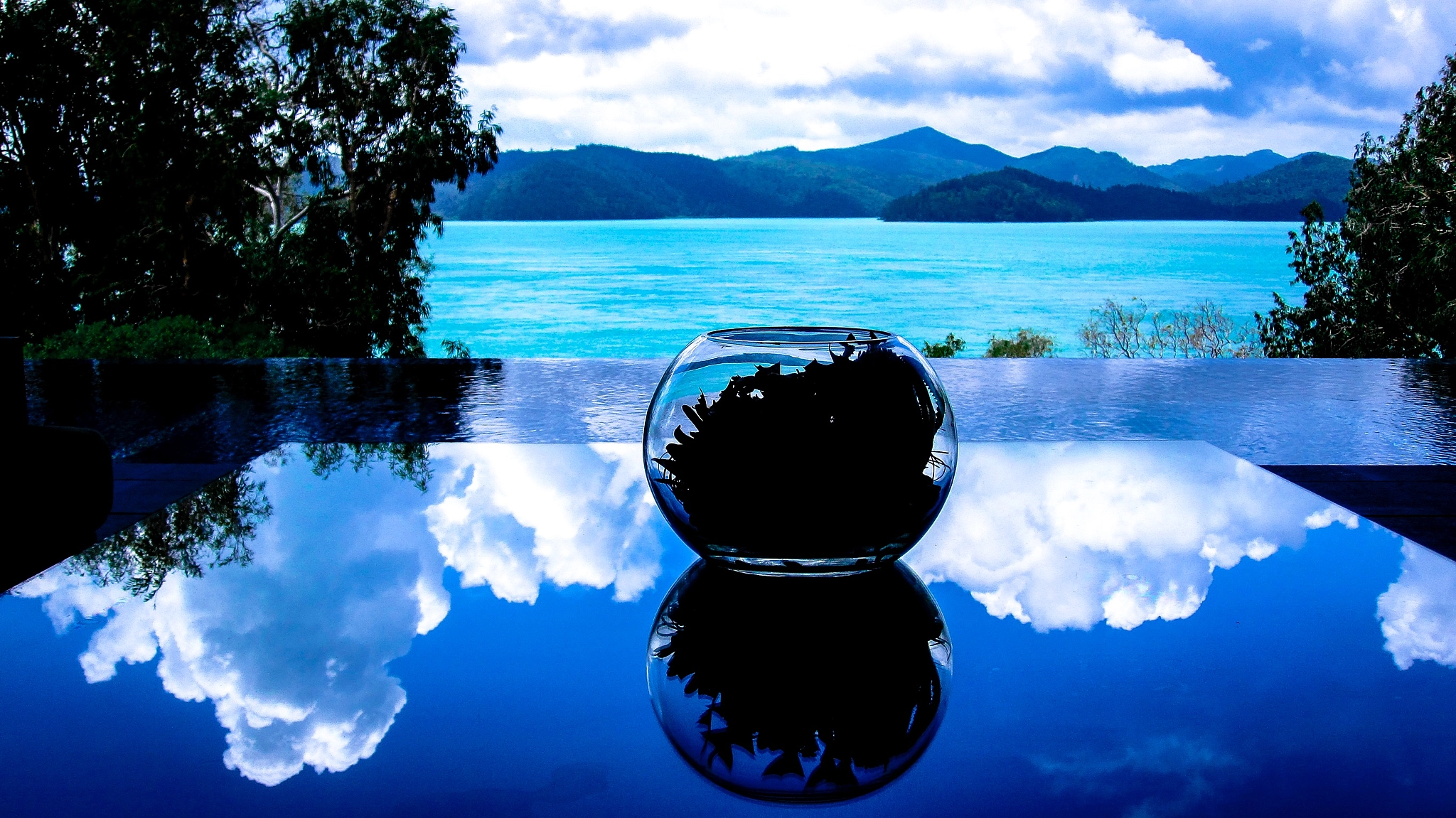 Canon PowerShot SD780 IS (Digital IXUS 100 IS / IXY Digital 210 IS) sample photo. Glass sky ~ australia photography