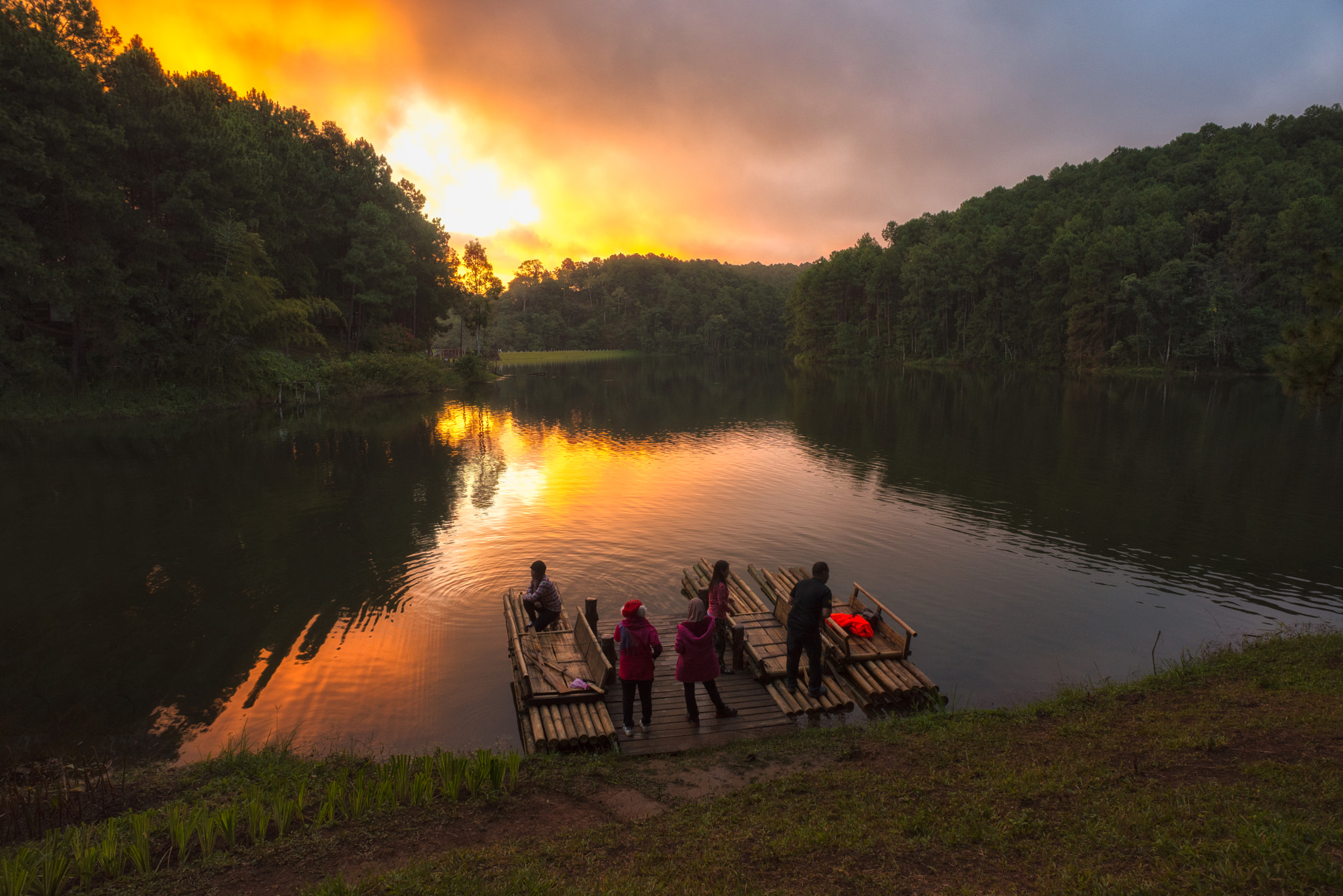 Nikon D750 + Nikon AF Nikkor 20mm F2.8D sample photo. Morning raft photography