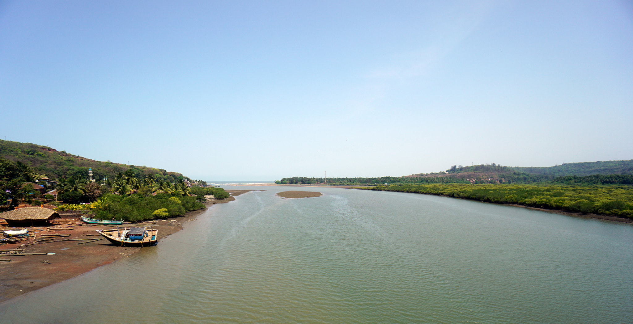 Sony a6000 + Sony E 10-18mm F4 OSS sample photo. Fishing village photography