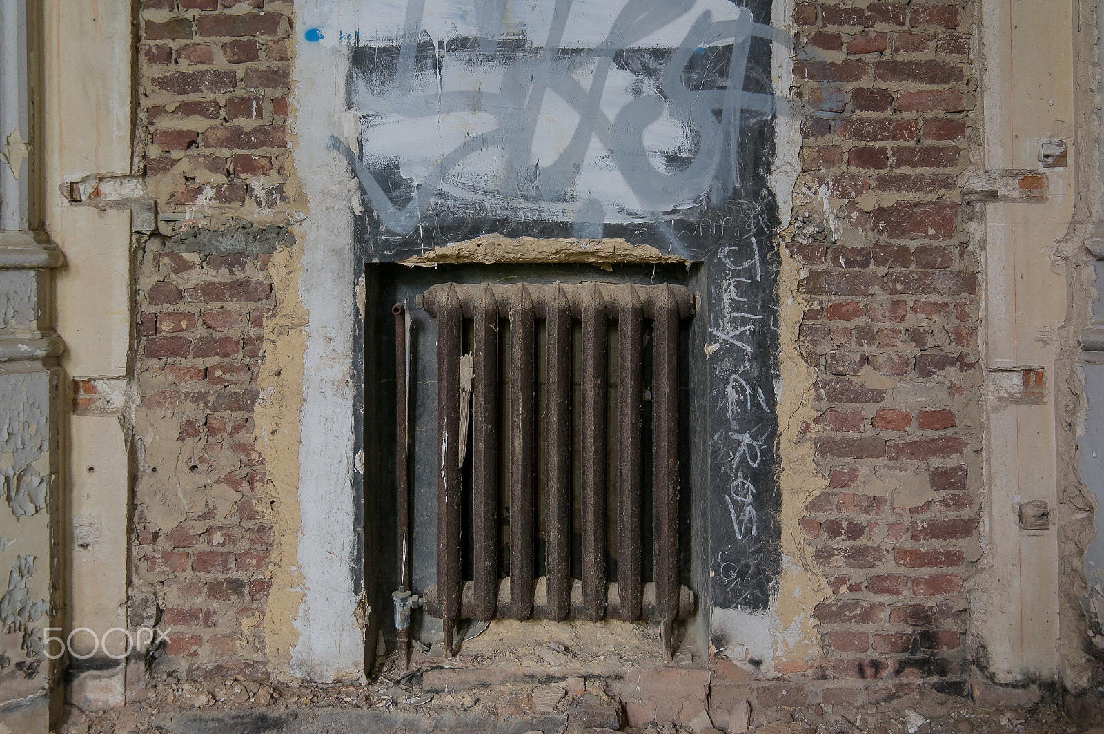 Samsung NX 18-200mm F3.5-6.3 ED OIS sample photo. The heater photography