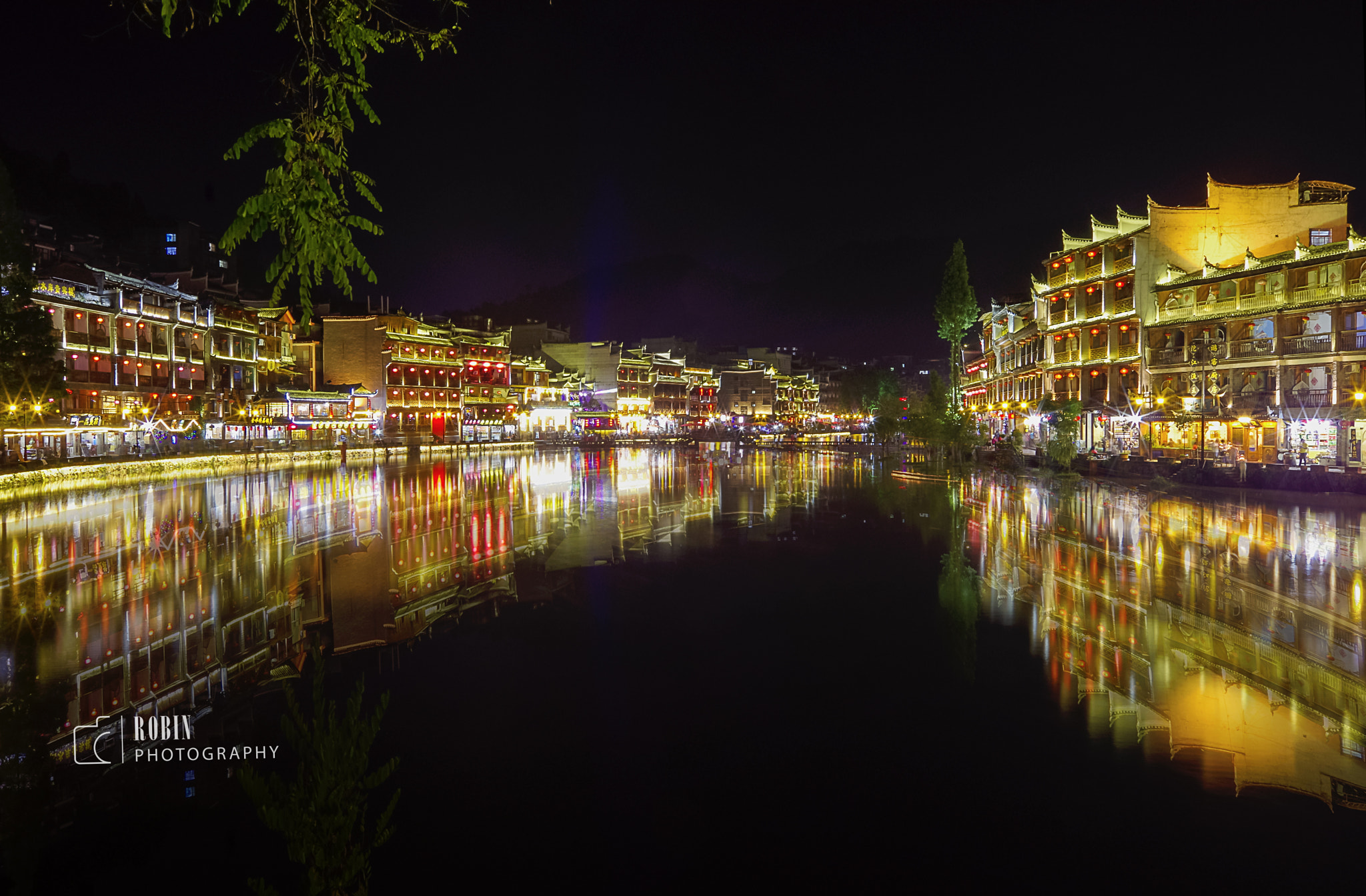 Pentax smc DA 12-24mm F4.0 ED AL (IF) sample photo. 凤凰古城苗族 photography