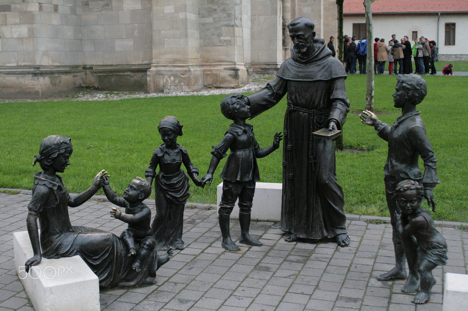 Canon EF 28-90mm f/4-5.6 sample photo. Statues photography