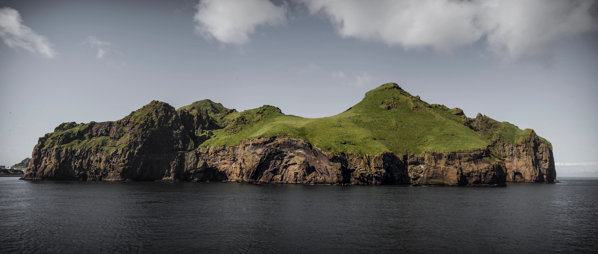 Canon EOS 650D (EOS Rebel T4i / EOS Kiss X6i) + Canon EF 17-40mm F4L USM sample photo. Westman islands photography