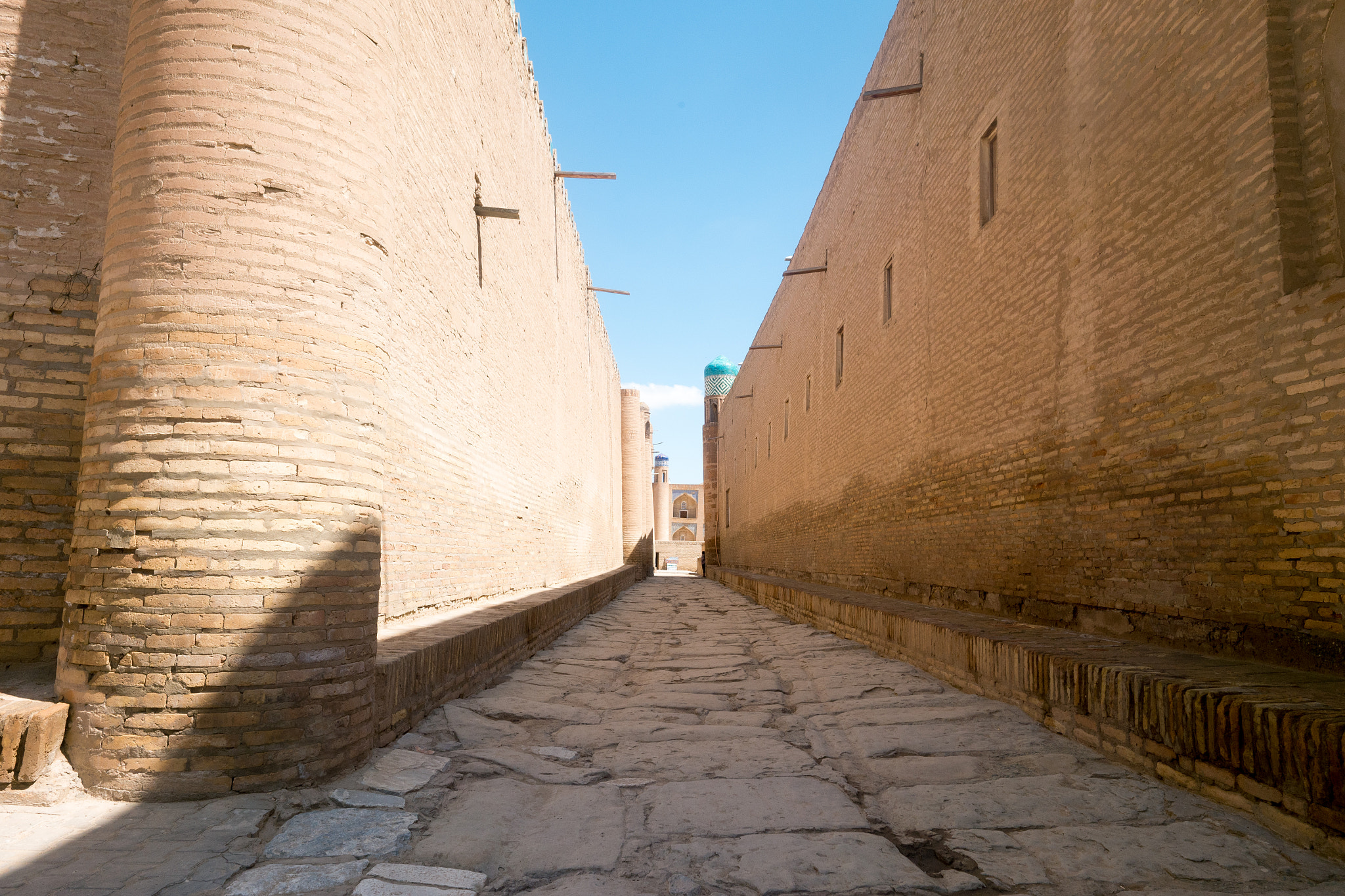 Fujifilm X-A1 + Fujifilm XF 14mm F2.8 R sample photo. Khiva streets photography