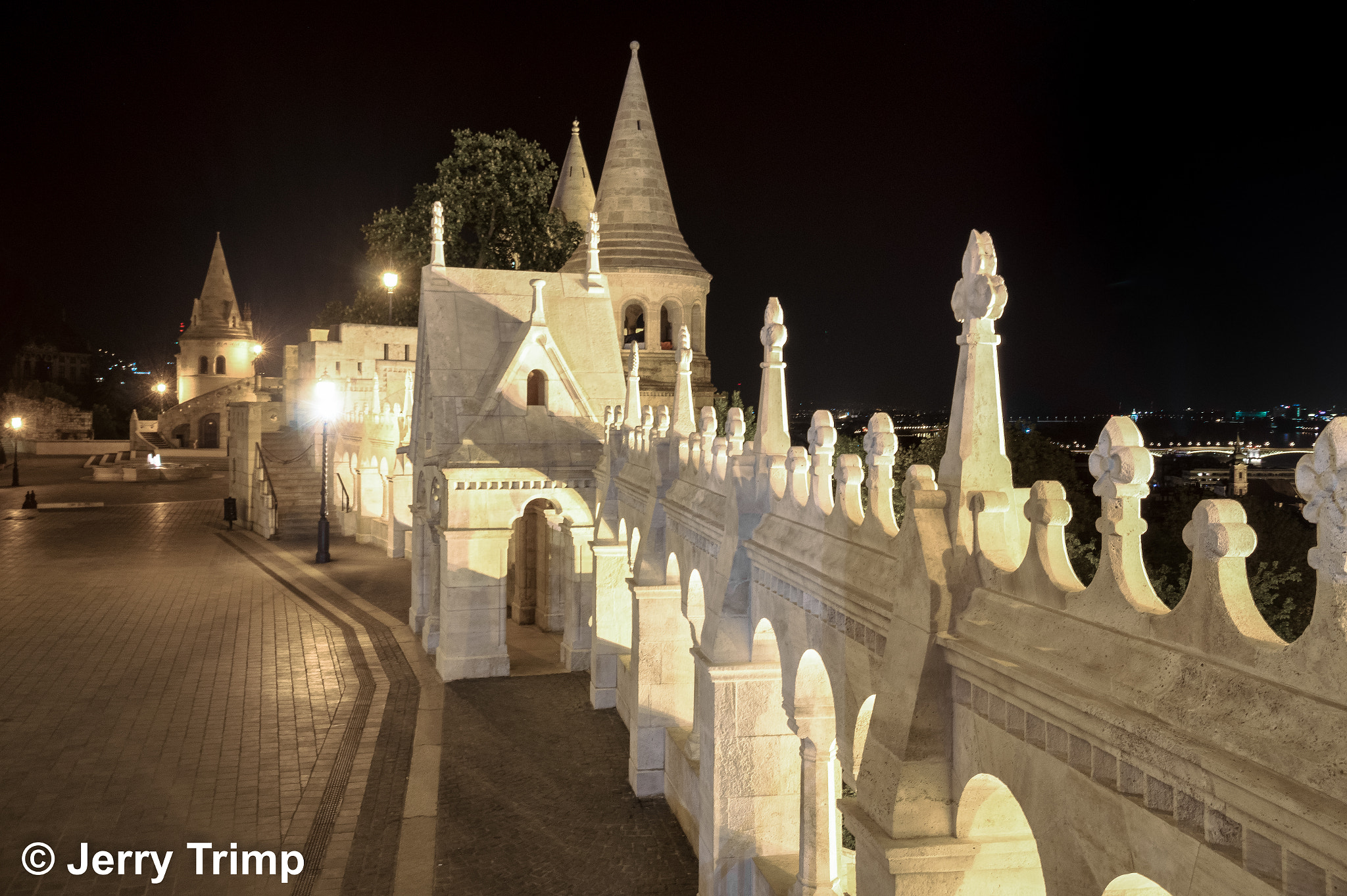Sony SLT-A58 + Sigma 18-200mm F3.5-6.3 DC sample photo. A night at the fisherman's bastion photography