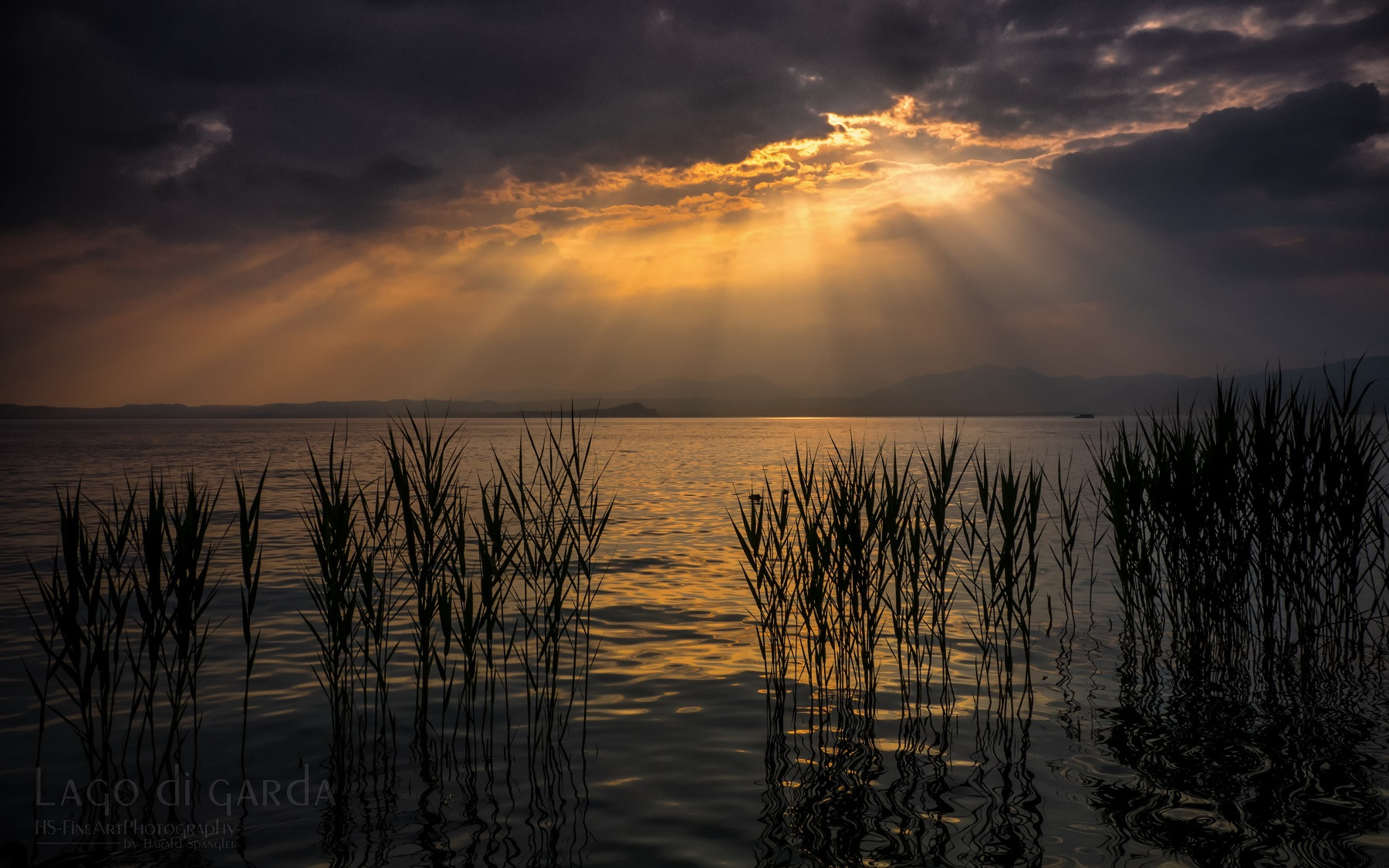 Olympus OM-D E-M1 + OLYMPUS M.12-50mm F3.5-6.3 sample photo. Lago di garda photography