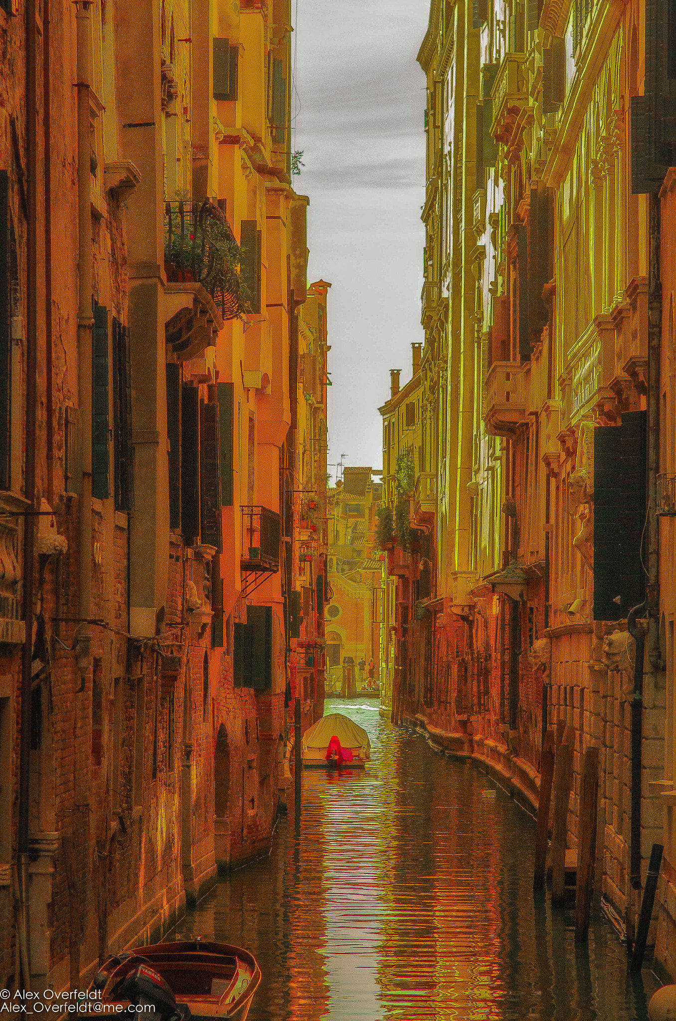 Sigma 85mm F1.4 EX DG HSM sample photo. Venice street with view on gran canal seen from bridge photography