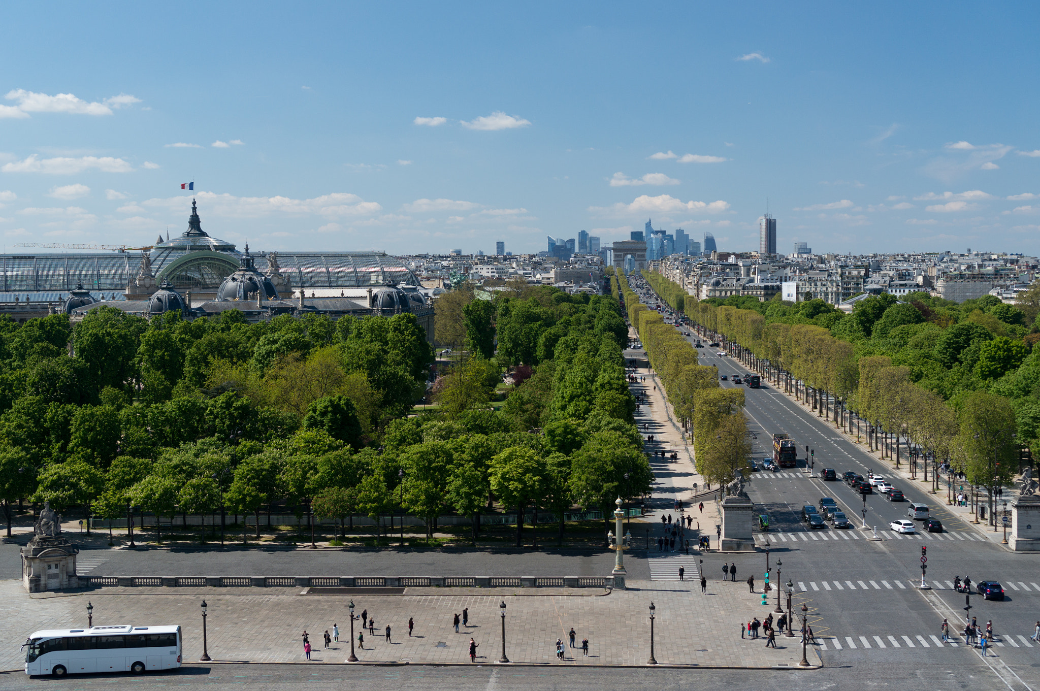 Sony Alpha NEX-5R + Sony E 35mm F1.8 OSS sample photo. Overview of champs elysees photography