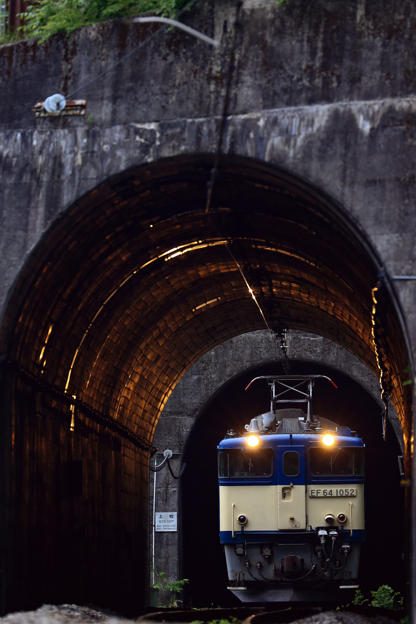Canon EF 200-400mm F4L IS USM Extender 1.4x sample photo. トンネルを突き抜けて photography