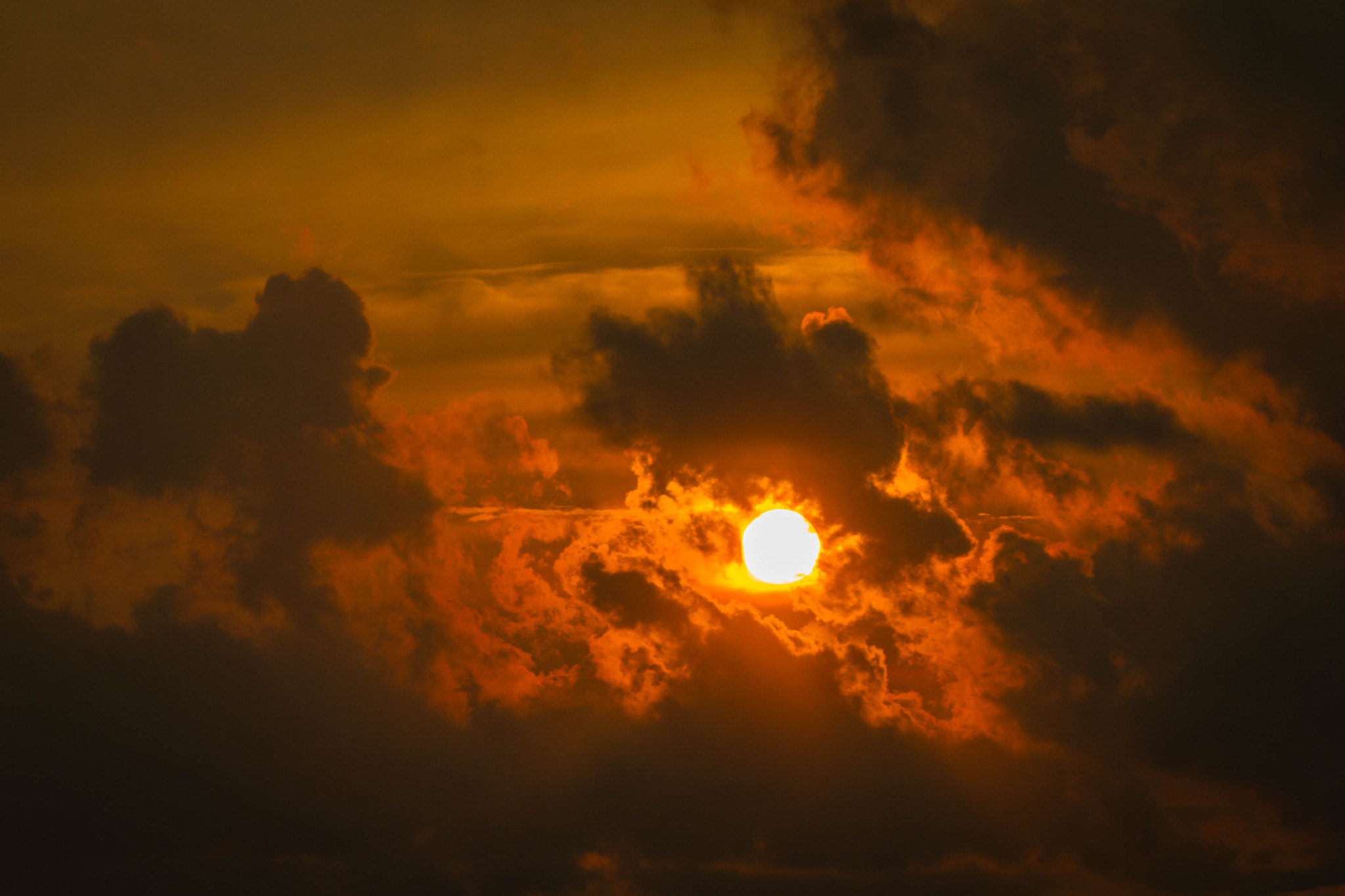 Canon EOS 7D + Canon EF 100-400mm F4.5-5.6L IS II USM sample photo. Fire in the clouds photography