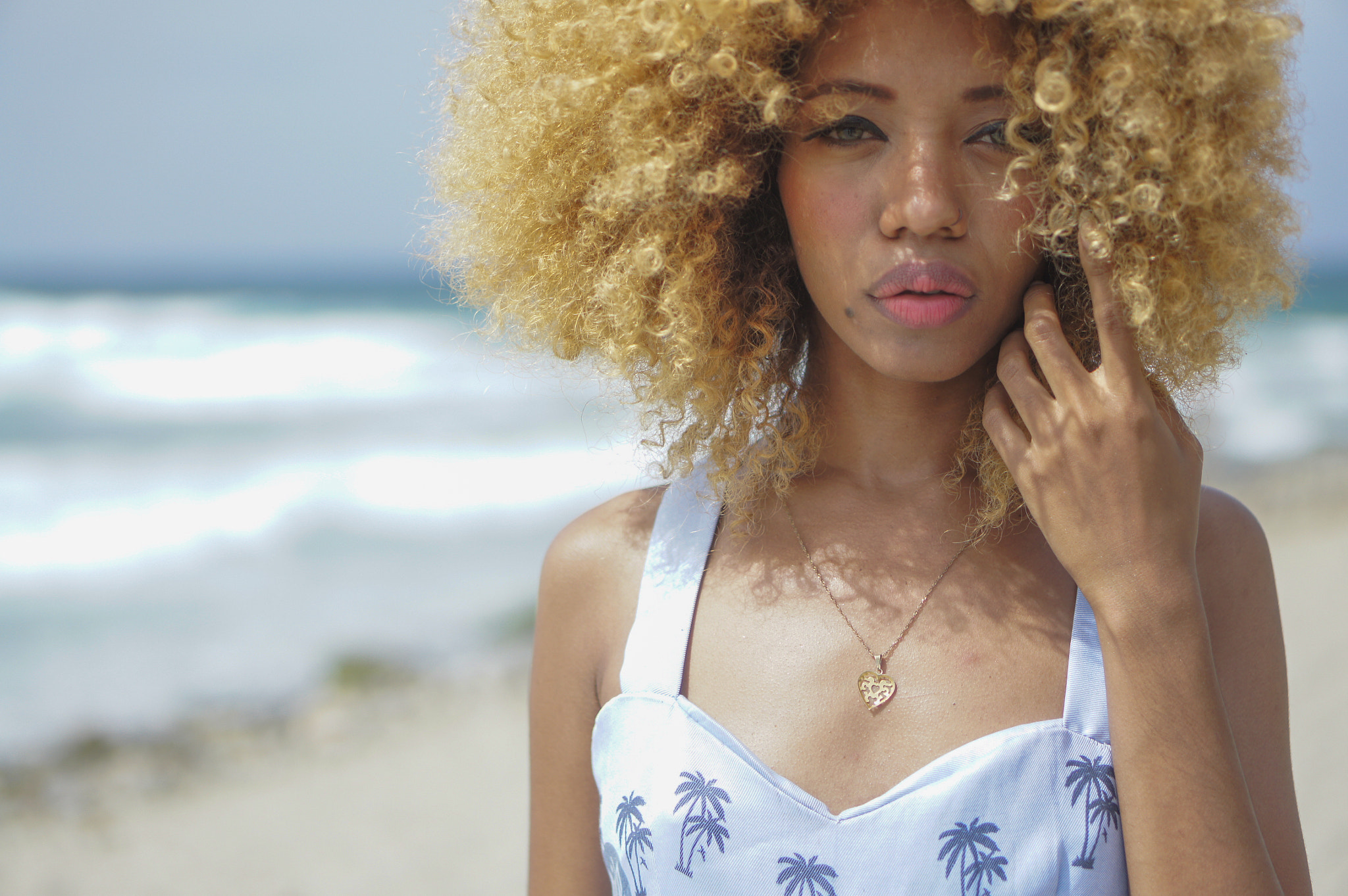 Sony Alpha NEX-5 + E 50mm F1.8 OSS sample photo. Afro-beach photography