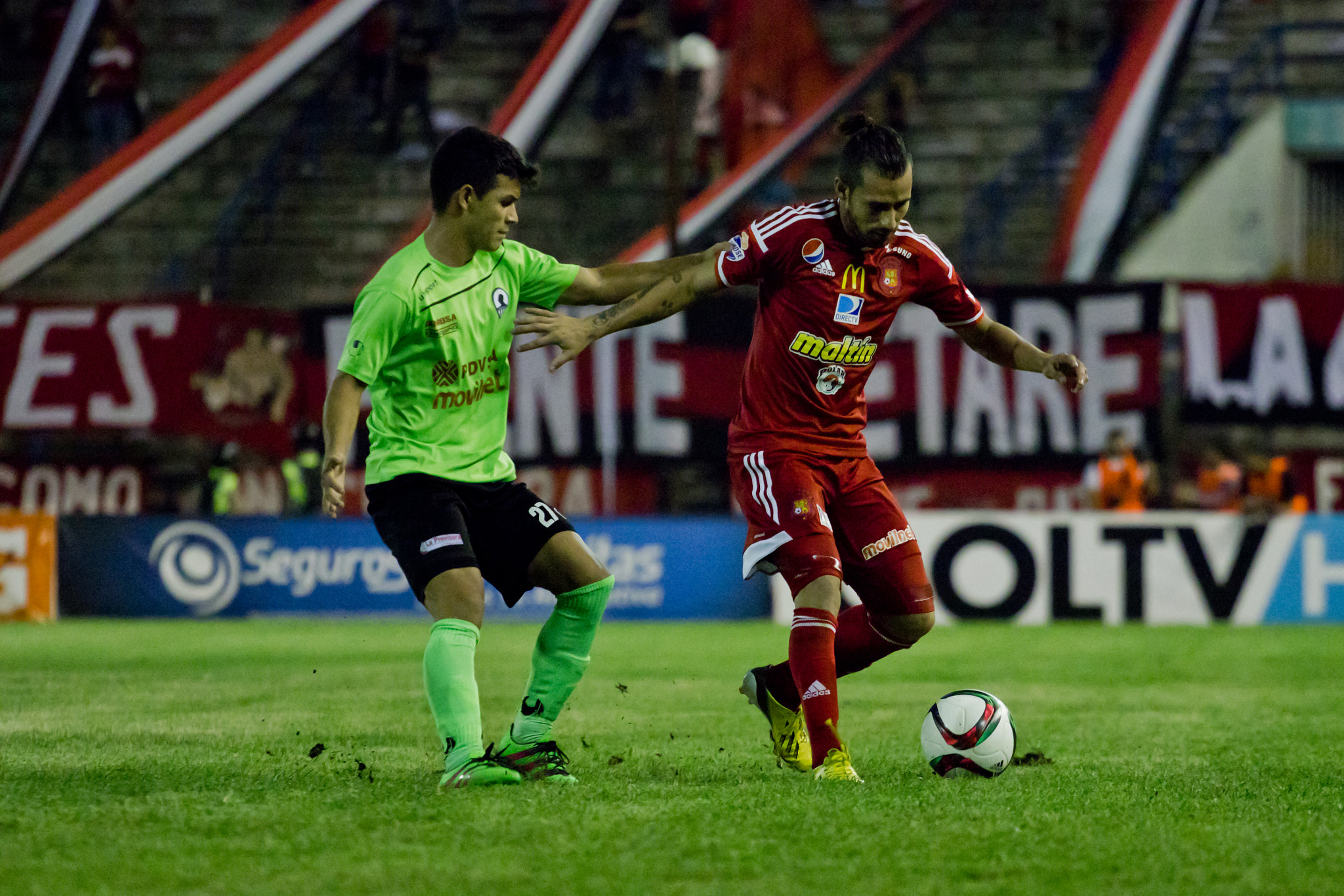 Canon EOS 550D (EOS Rebel T2i / EOS Kiss X4) + Canon EF 70-200mm F4L USM sample photo. Caracas fc 0 - 2 zamora fc photography