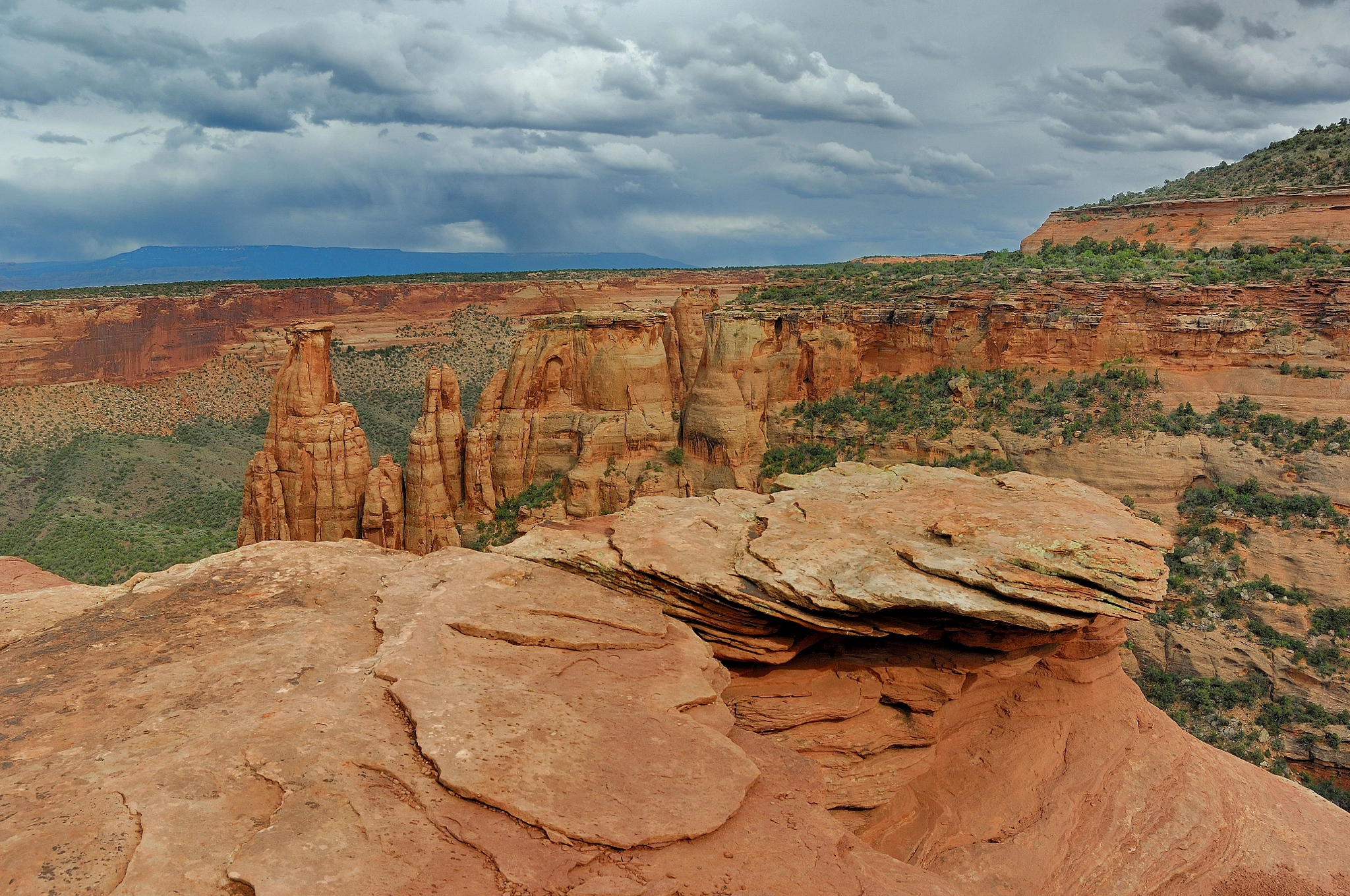Nikon D2Xs sample photo. Before ( and after ) the rain photography