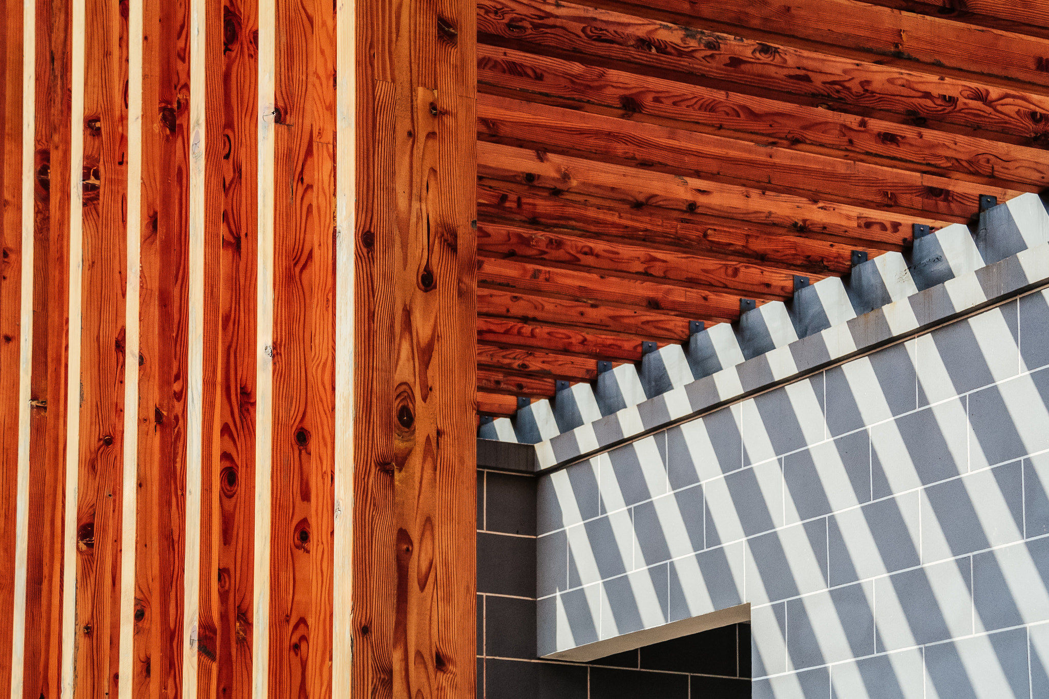 Canon EOS 40D sample photo. Stripes of the facade photography