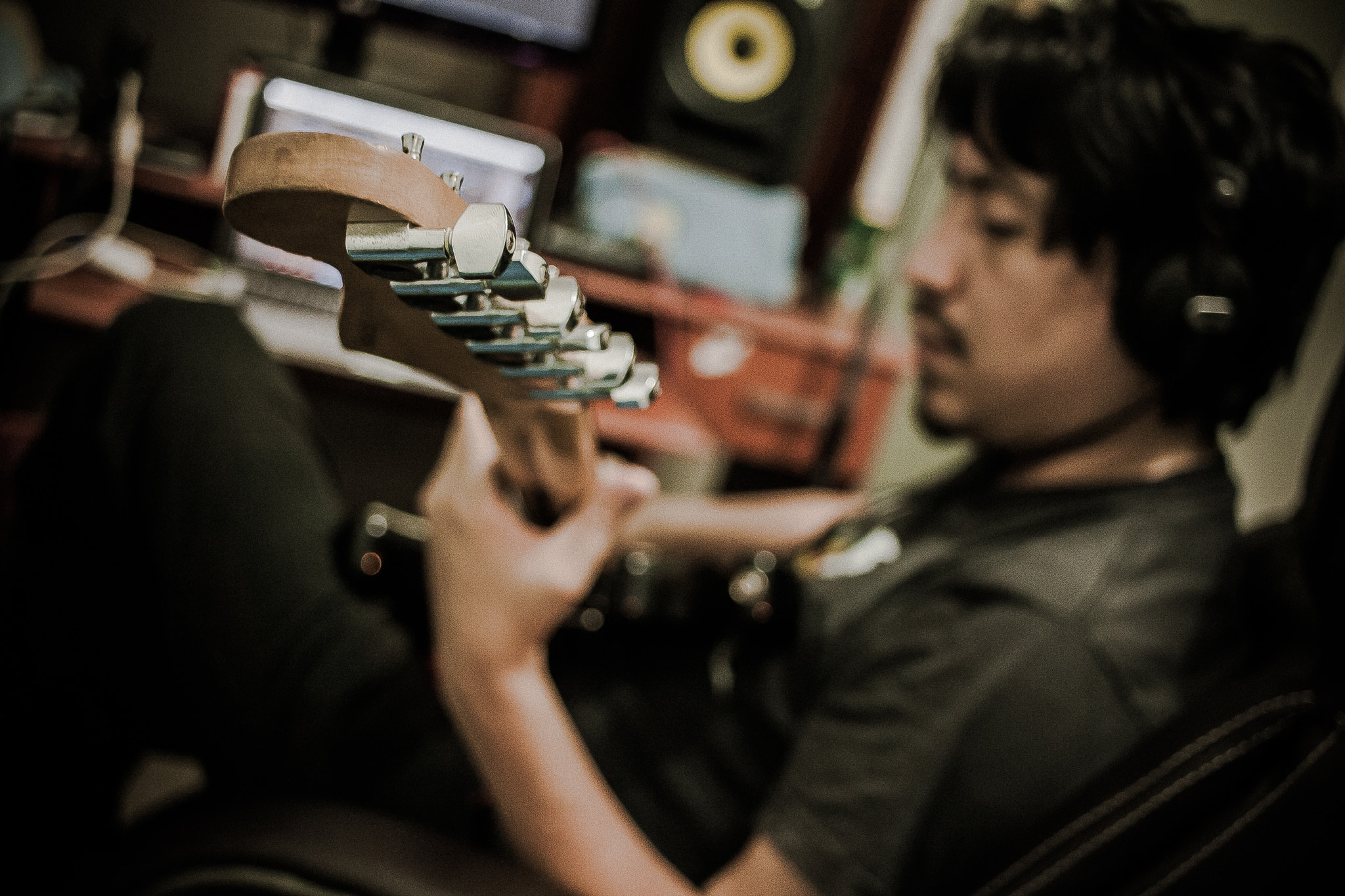 Canon EF-S 24mm F2.8 STM sample photo. Strings photography
