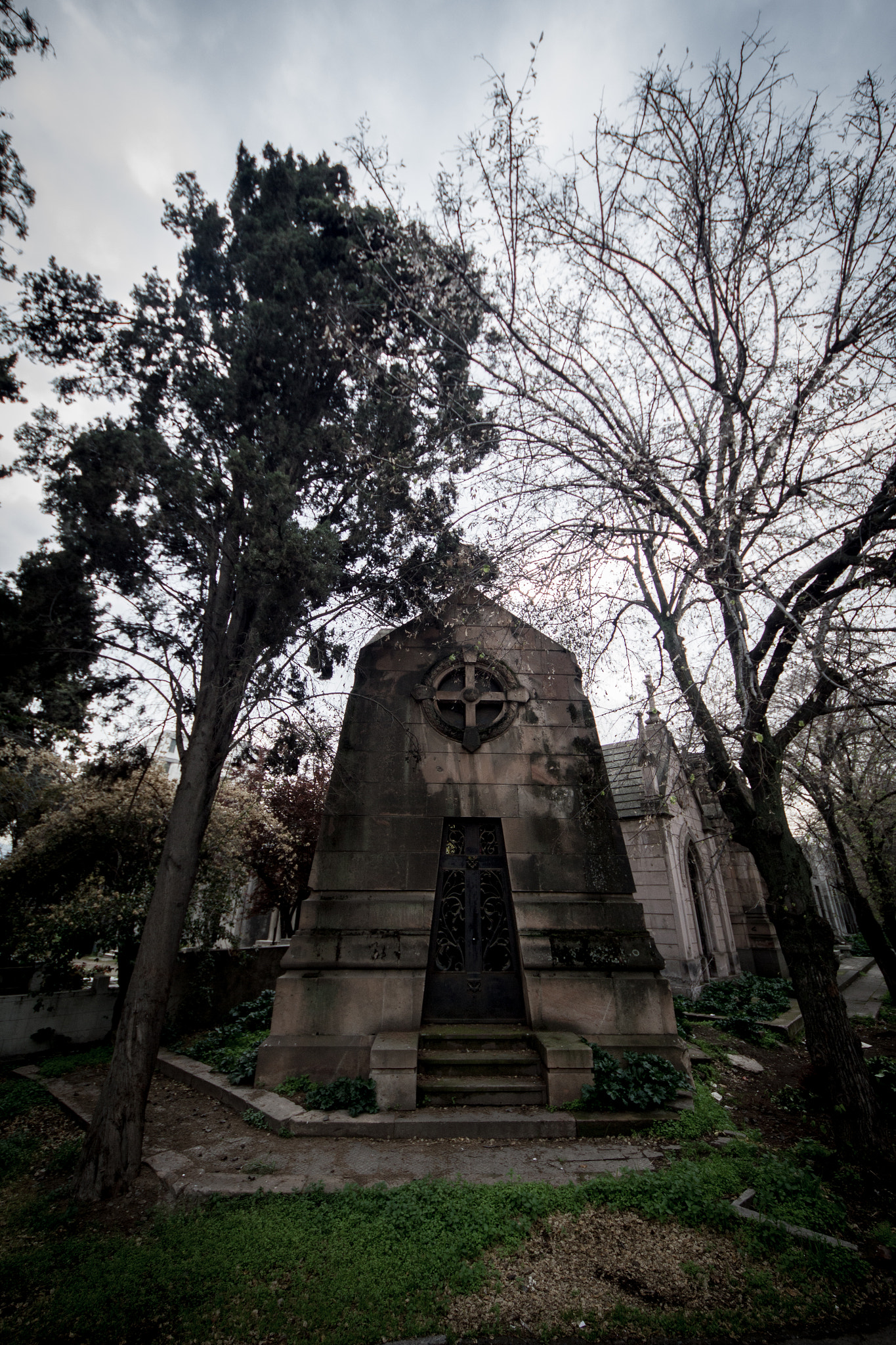 Sigma 8-16mm F4.5-5.6 DC HSM sample photo. Cementerio general photography