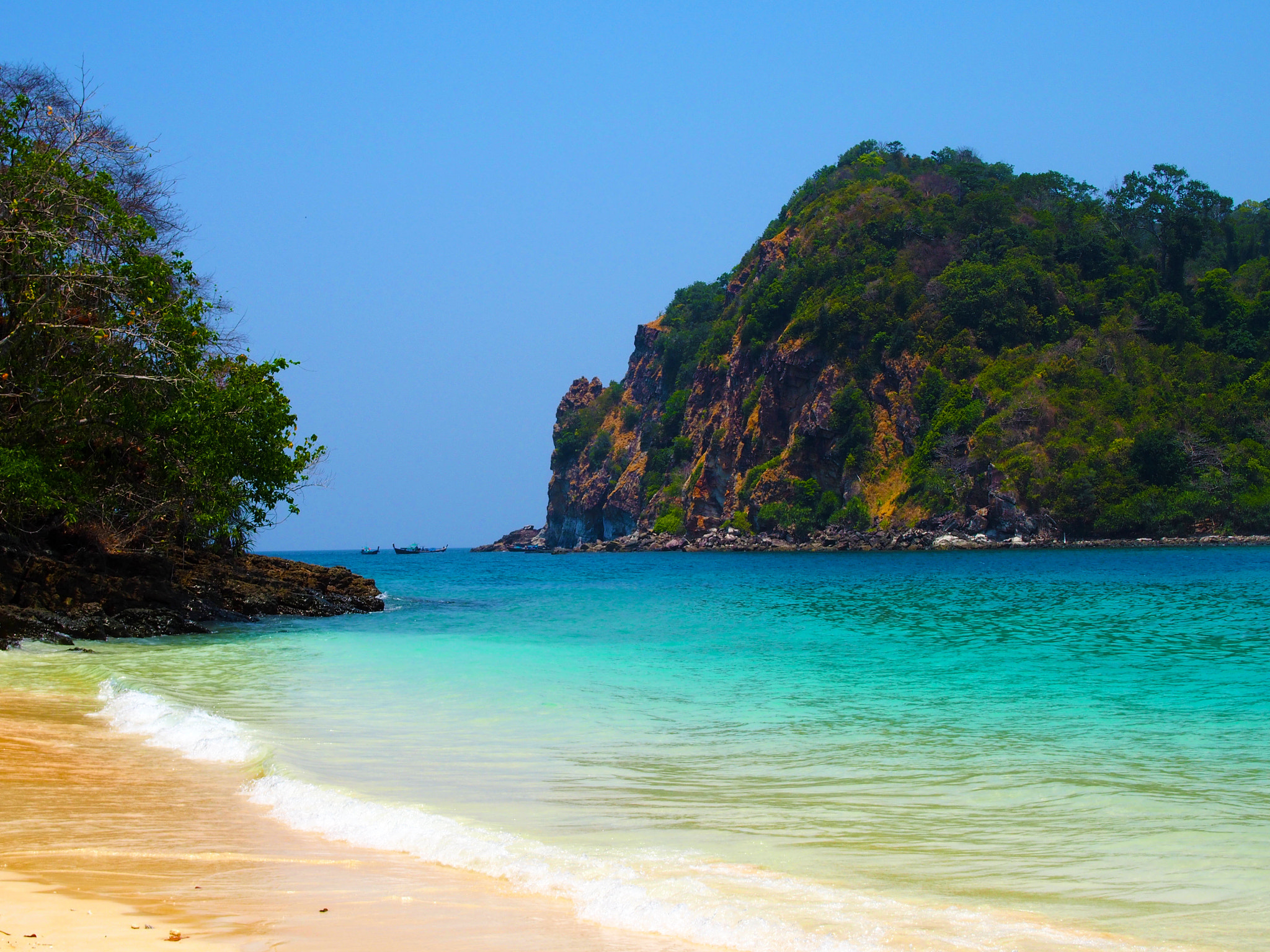 Olympus PEN E-P5 sample photo. Turquoise sea photography