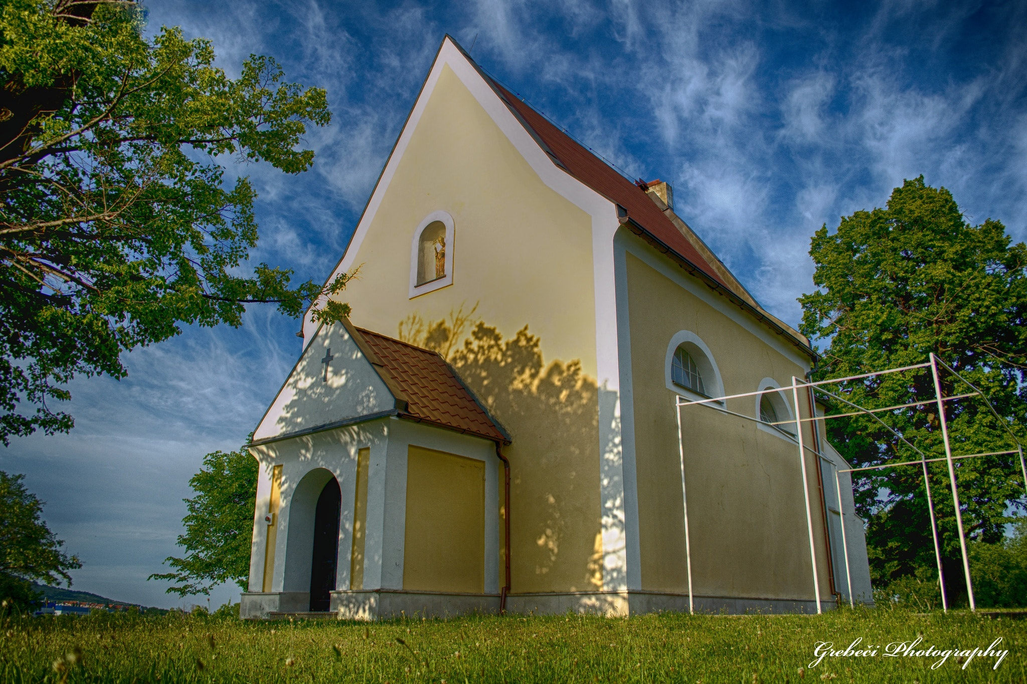 Nikon D3100 + 18.00 - 55.00 mm f/3.5 - 5.6 sample photo. Svaty jur church photography