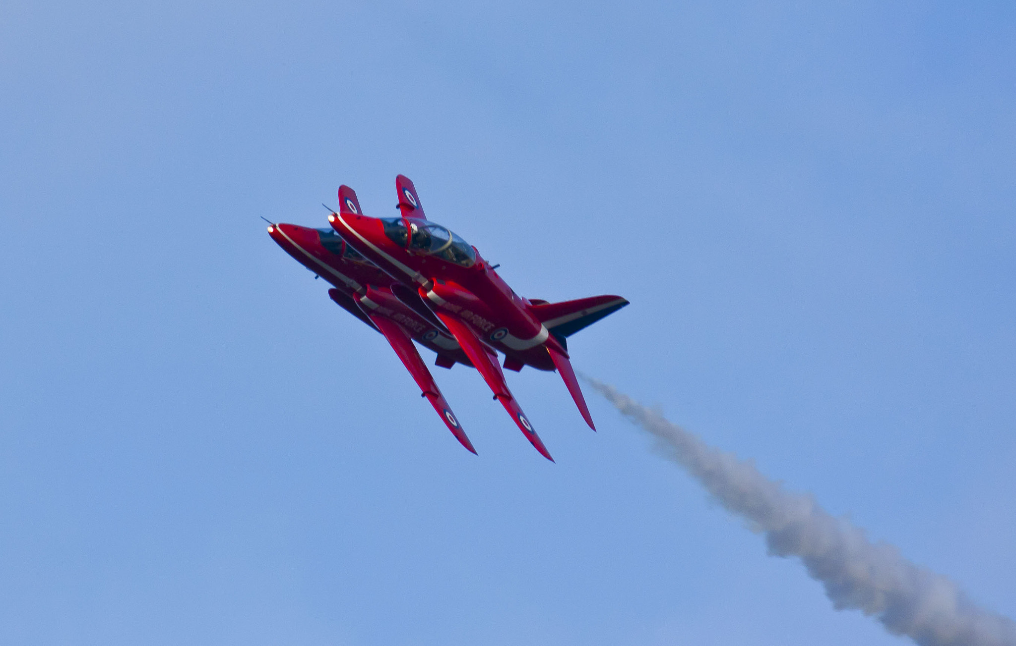 Canon EOS 450D (EOS Rebel XSi / EOS Kiss X2) + Canon EF-S 55-250mm F4-5.6 IS II sample photo. Red arrows 2 by 2 photography