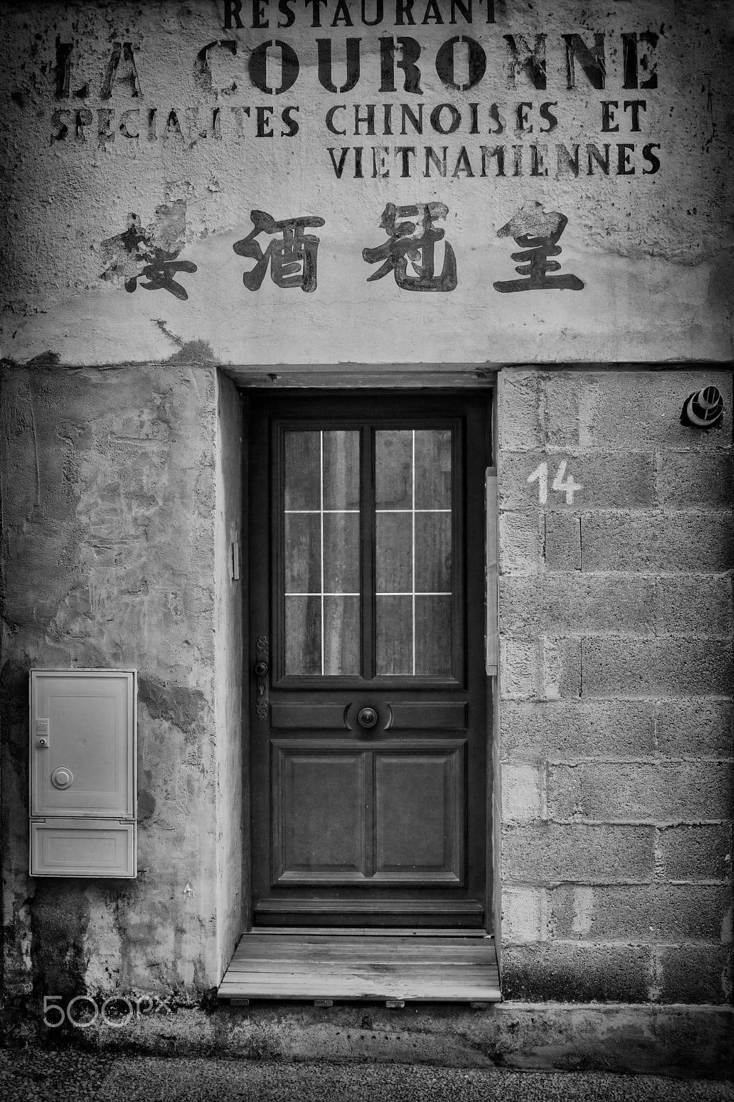Sony SLT-A77 + Sony DT 35mm F1.8 SAM sample photo. France isn't pretty - chronicle of the crysis photography