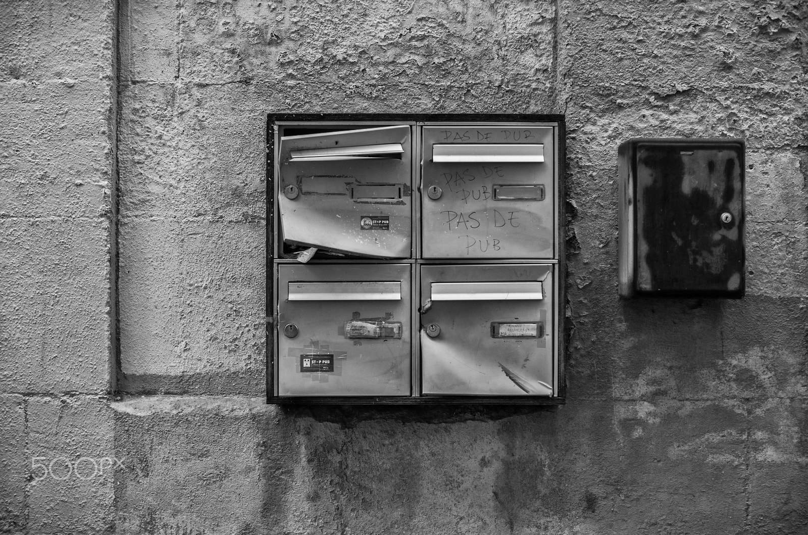 Sony SLT-A77 + Sony DT 35mm F1.8 SAM sample photo. France isn't pretty - chronicle of the crysis photography