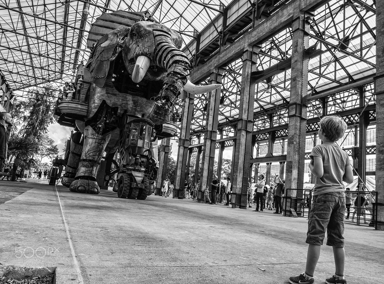 Sony SLT-A77 sample photo. L'enfant et la machine photography
