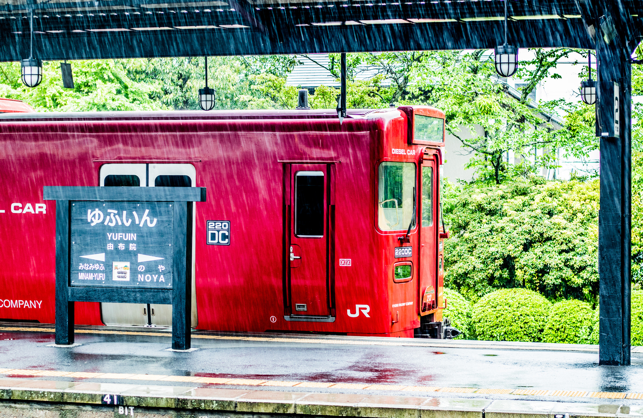 Canon EOS M3 + Canon EF 50mm F1.8 STM sample photo. Rain train photography