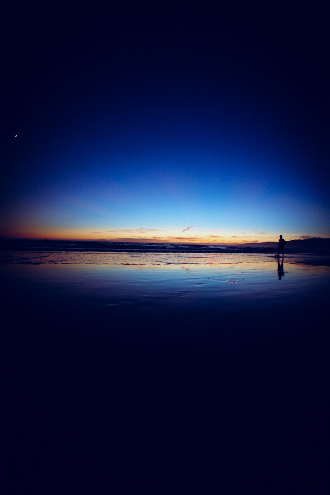 Sony Alpha NEX-5 + Sony E 16mm F2.8 sample photo. Man and the sea photography