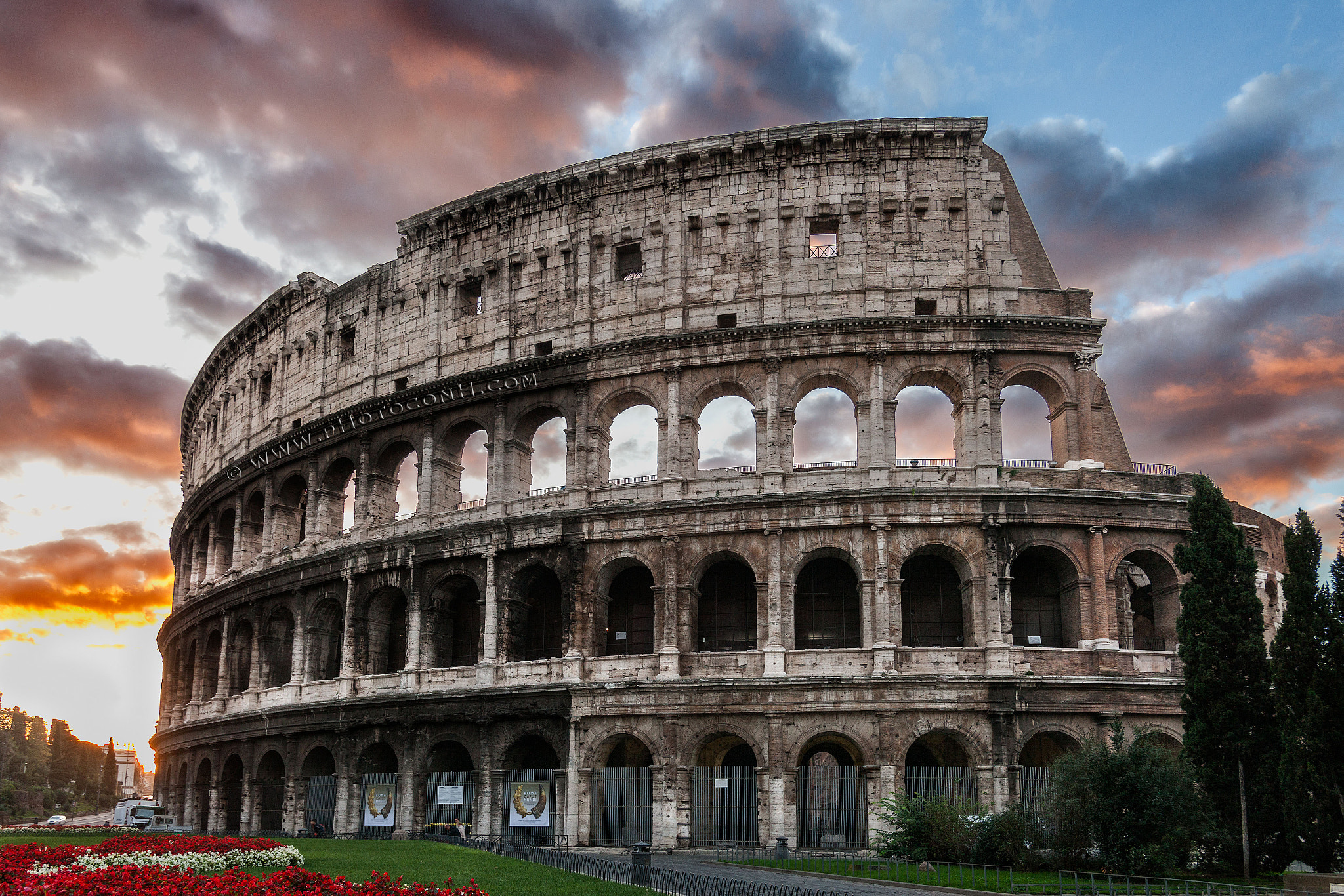 Canon EOS 5D Mark II + Tamron SP AF 17-35mm F2.8-4 Di LD Aspherical (IF) sample photo. Colosseo photography