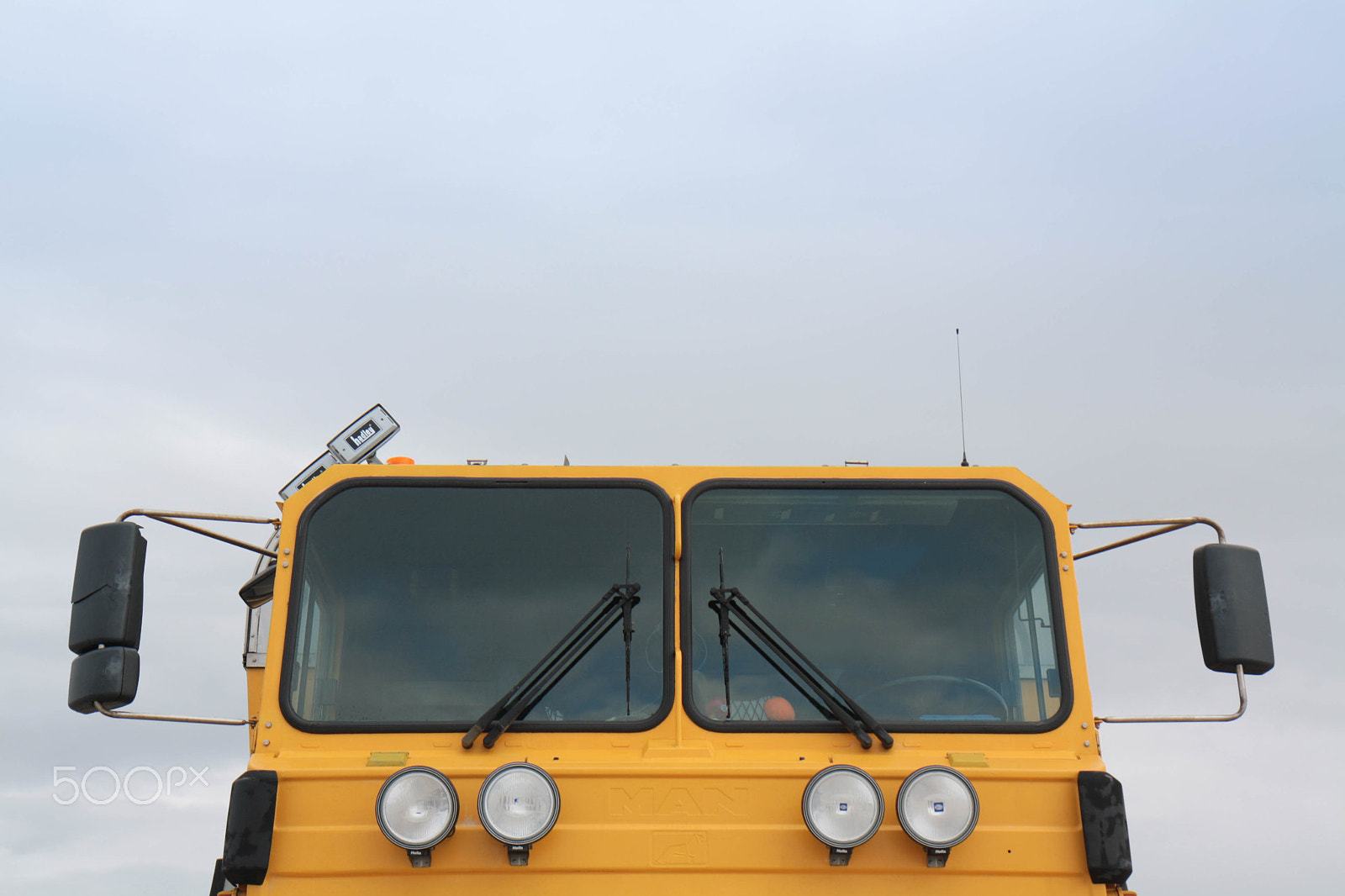 Canon EOS 1000D (EOS Digital Rebel XS / EOS Kiss F) sample photo. Truck on the beach photography