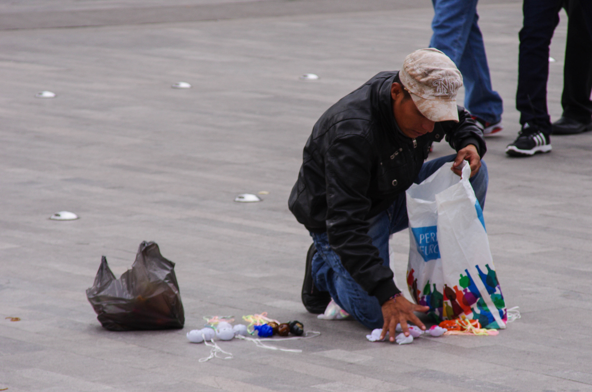 Pentax K-5 II sample photo. Earning la living photography