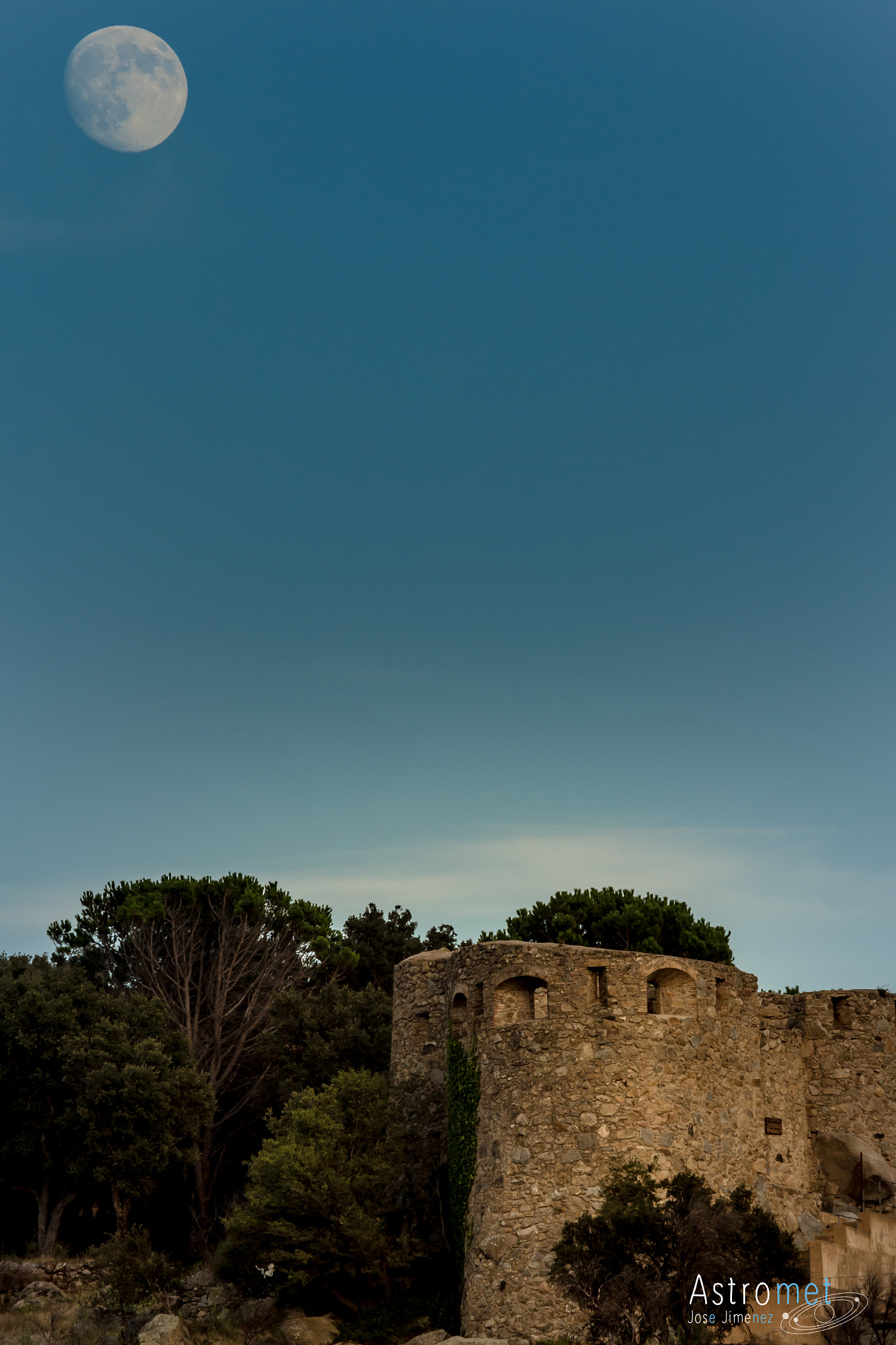 Sigma 70-200mm F2.8 EX DG OS HSM sample photo. Luna sobre la jonquera photography