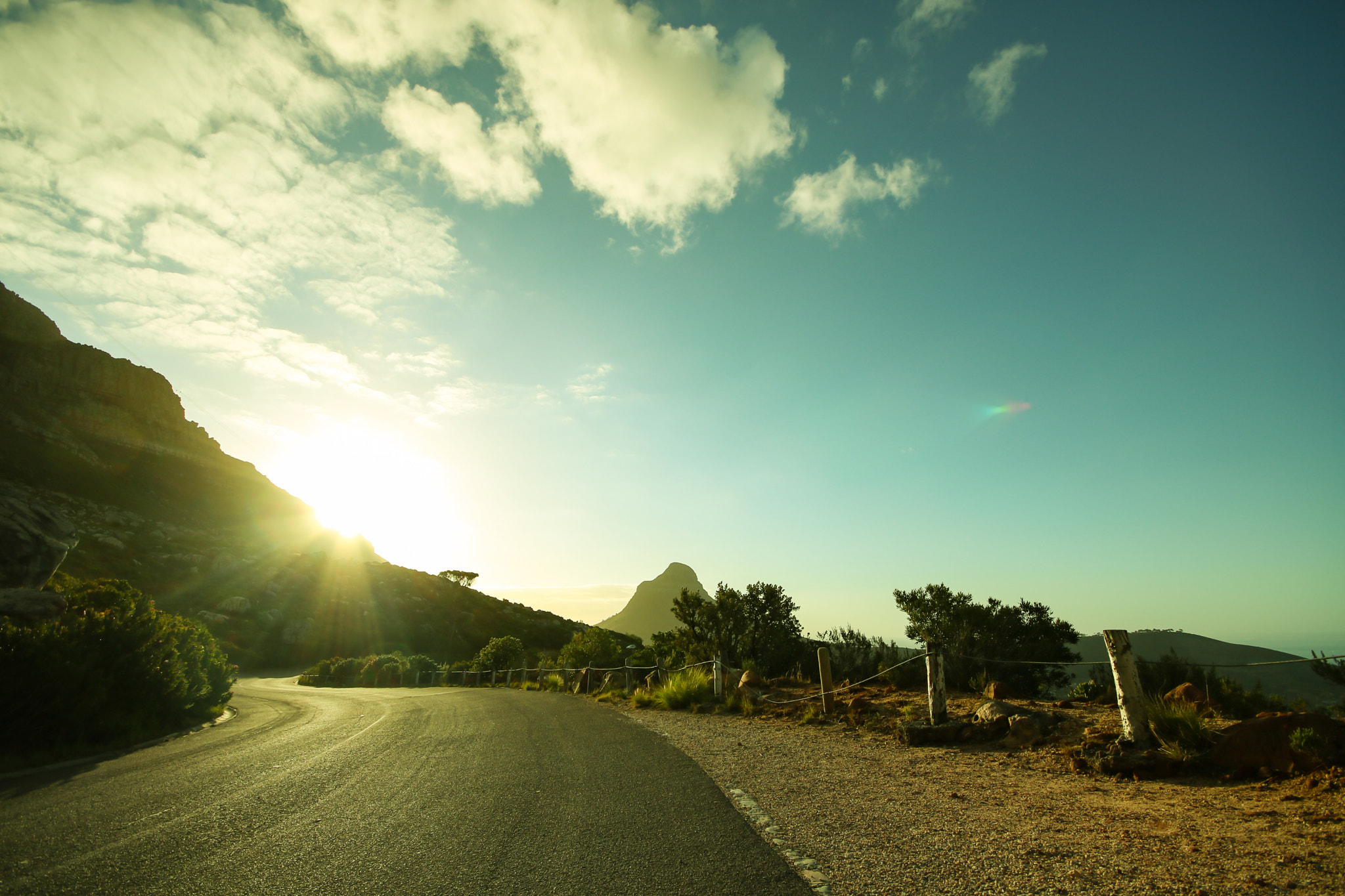 Canon EOS 750D (EOS Rebel T6i / EOS Kiss X8i) + Sigma 10-20mm F4-5.6 EX DC HSM sample photo. Tafelberg road photography