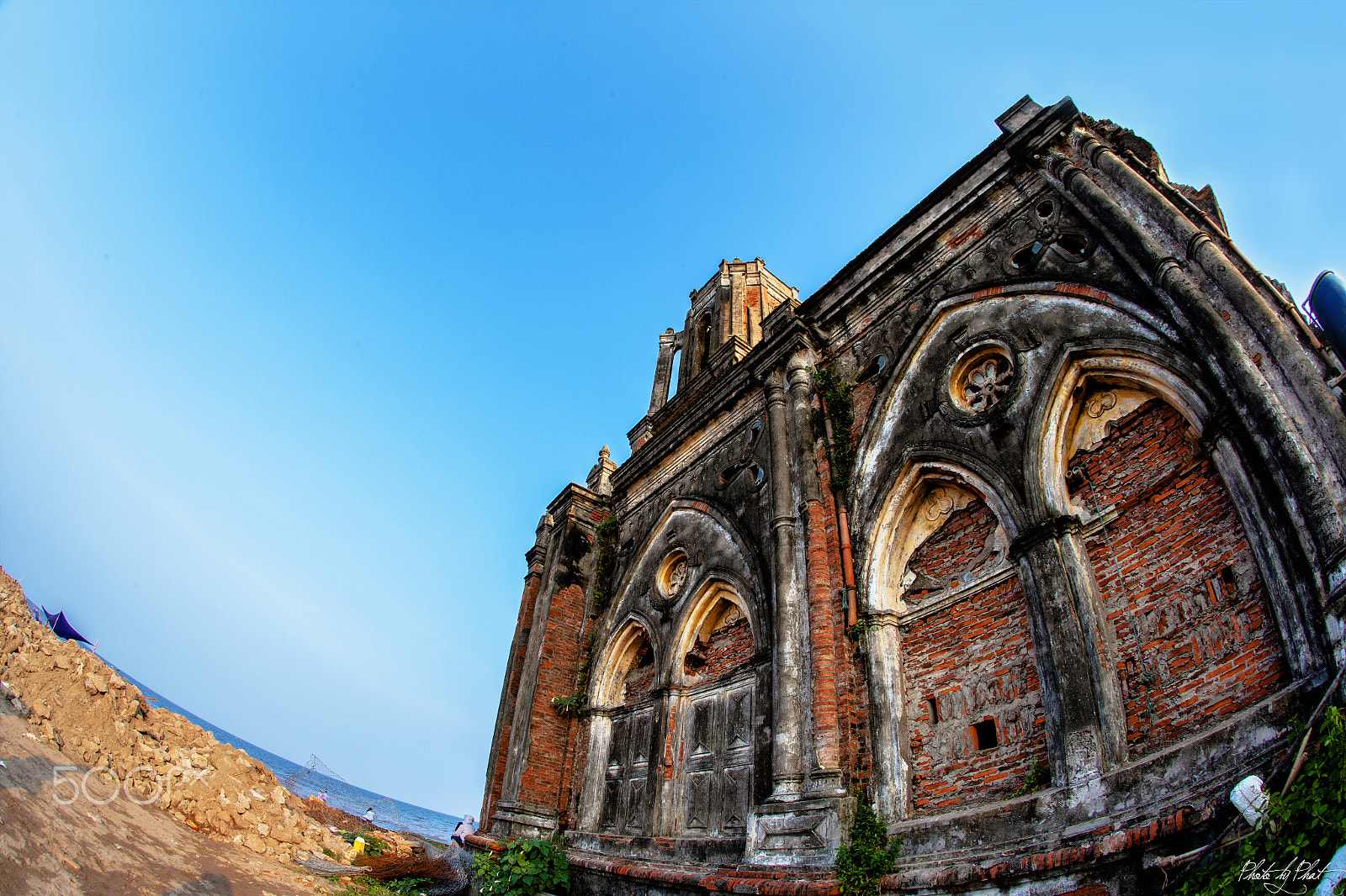 Canon EOS-1Ds Mark II + Canon EF 15mm F2.8 Fisheye sample photo. Nam Định church photography