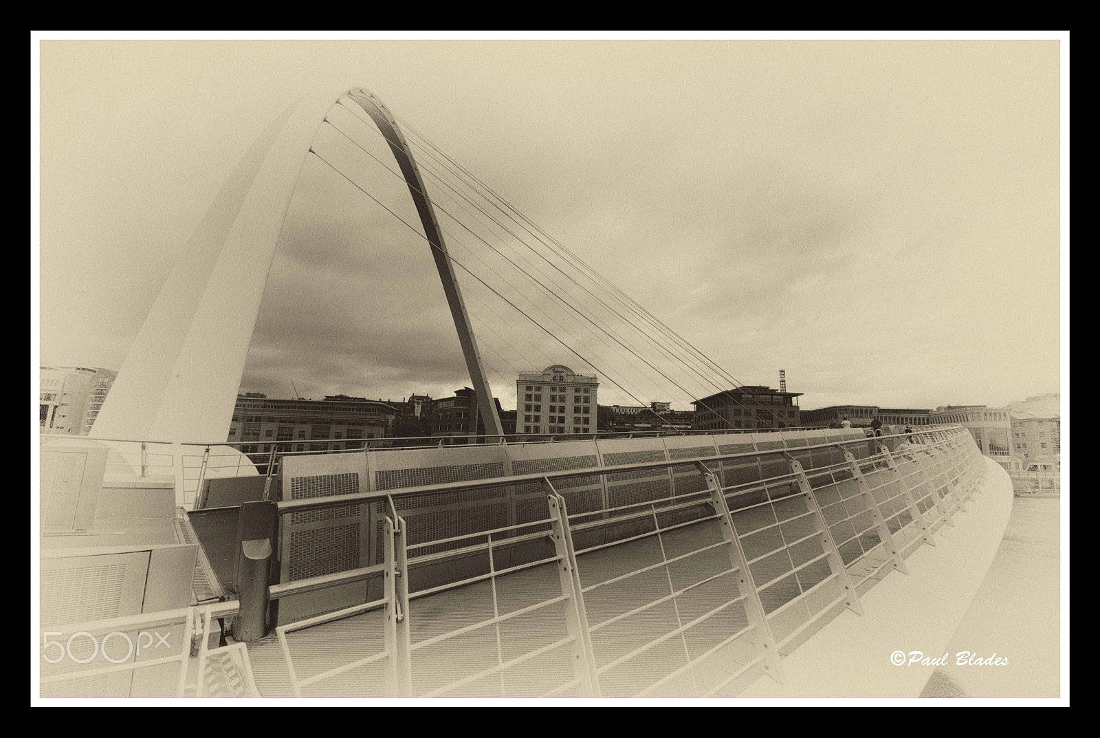 Canon EF-S 10-18mm F4.5–5.6 IS STM sample photo. Gateshead millennium bridge photography
