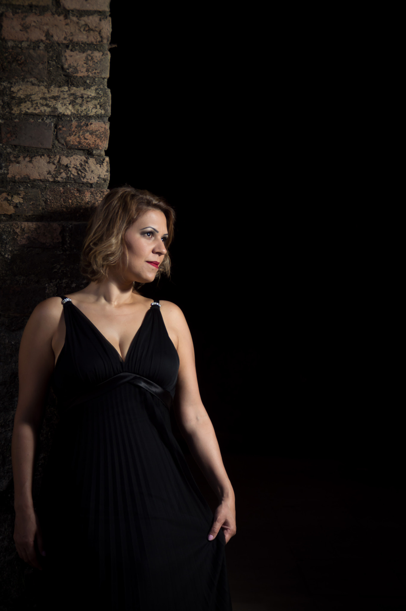 Sony SLT-A55 (SLT-A55V) sample photo. Lady in black photography
