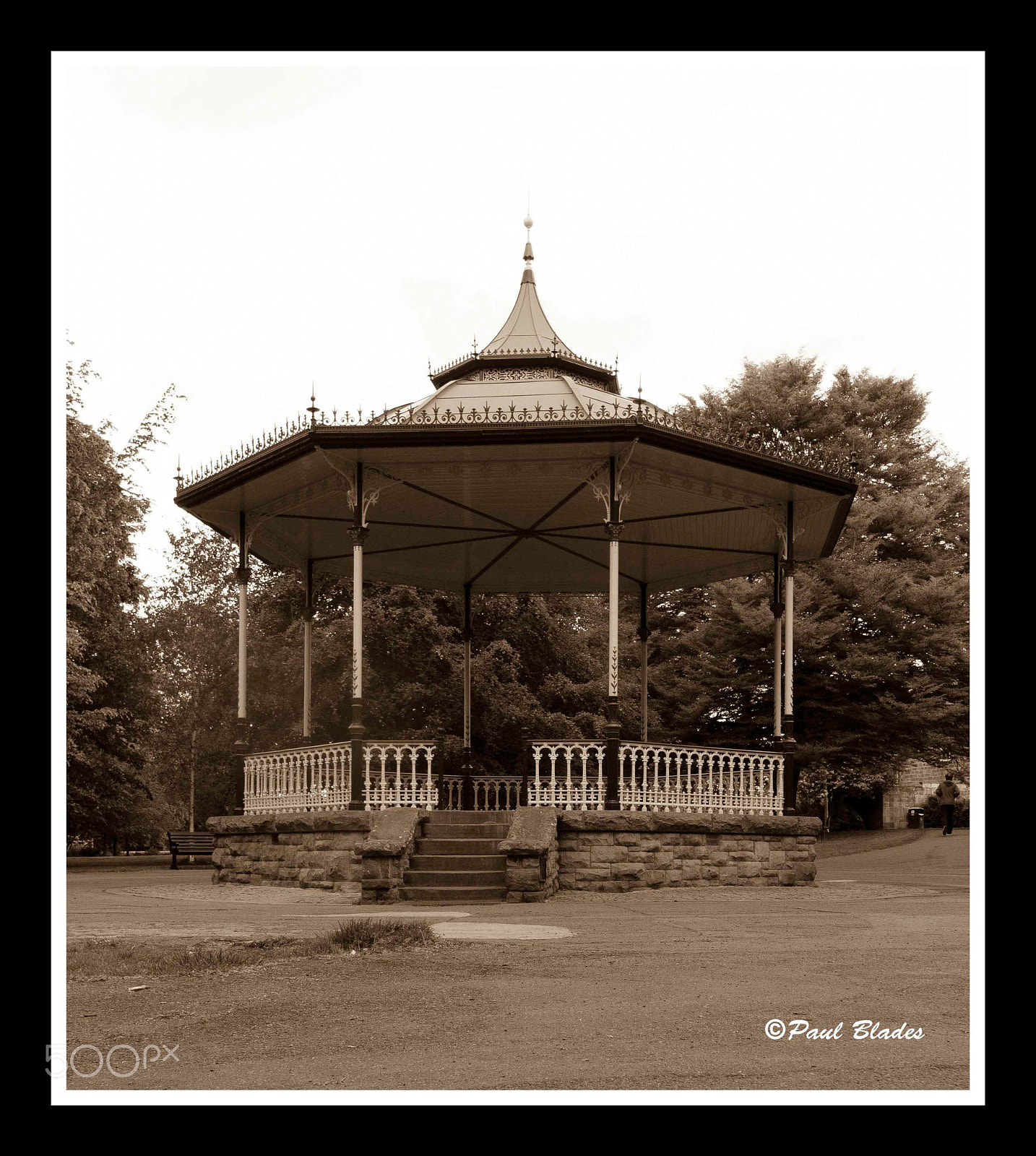 Canon EF-S 10-18mm F4.5–5.6 IS STM sample photo. Hexham park bandstand photography