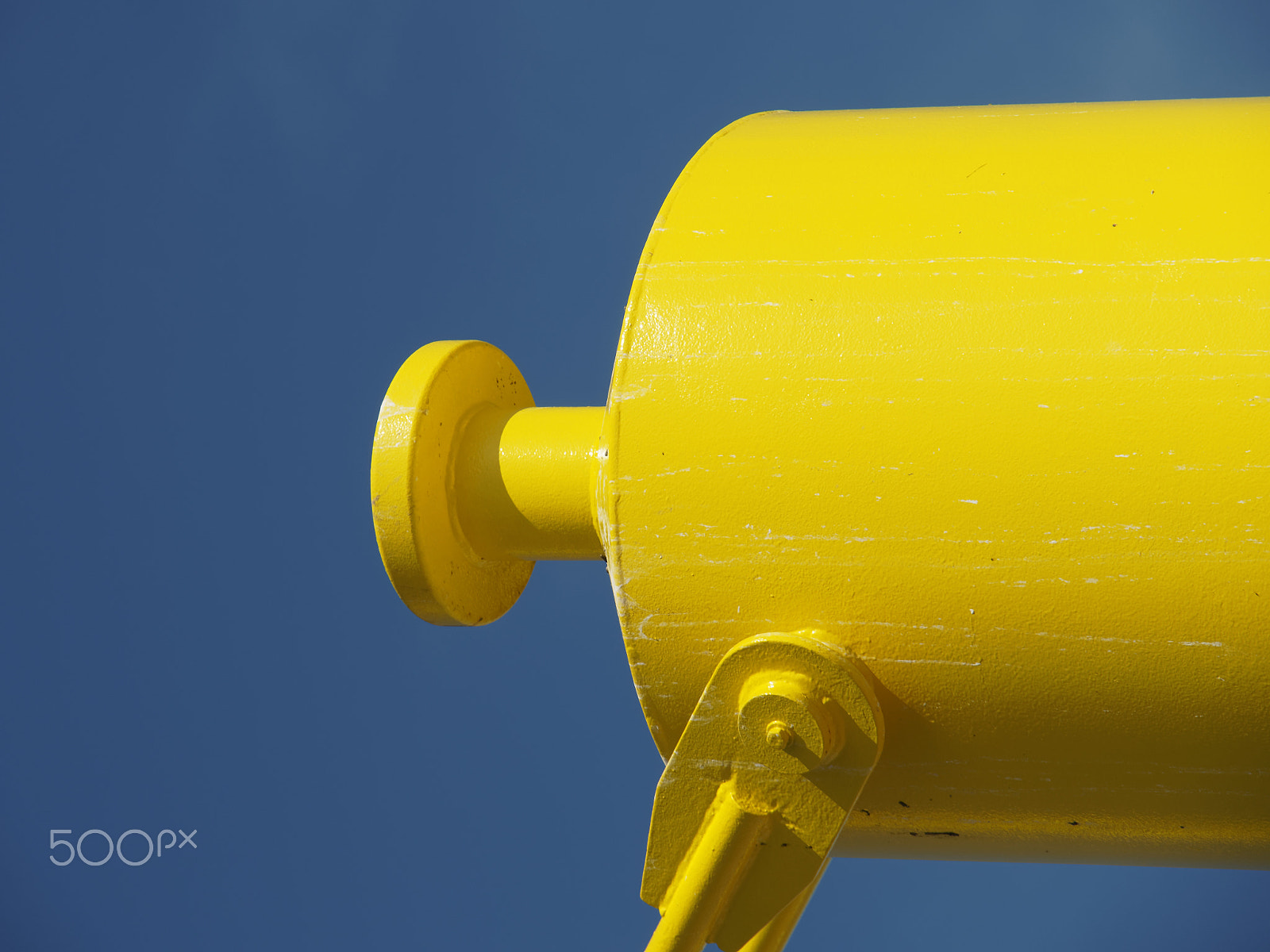 Olympus M.Zuiko Digital ED 14-150mm F4-5.6 sample photo. Yellow against blue photography